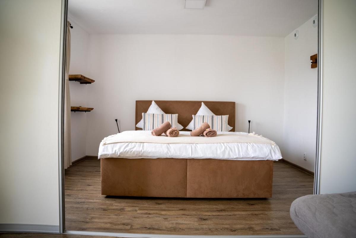 Family Suite with Balcony - Photo 5