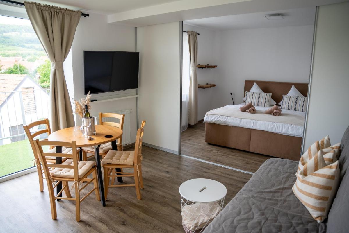 Family Suite with Balcony - Photo 7