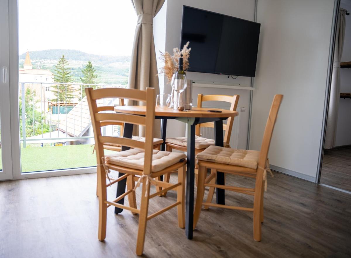 Family Suite with Balcony - Photo 3