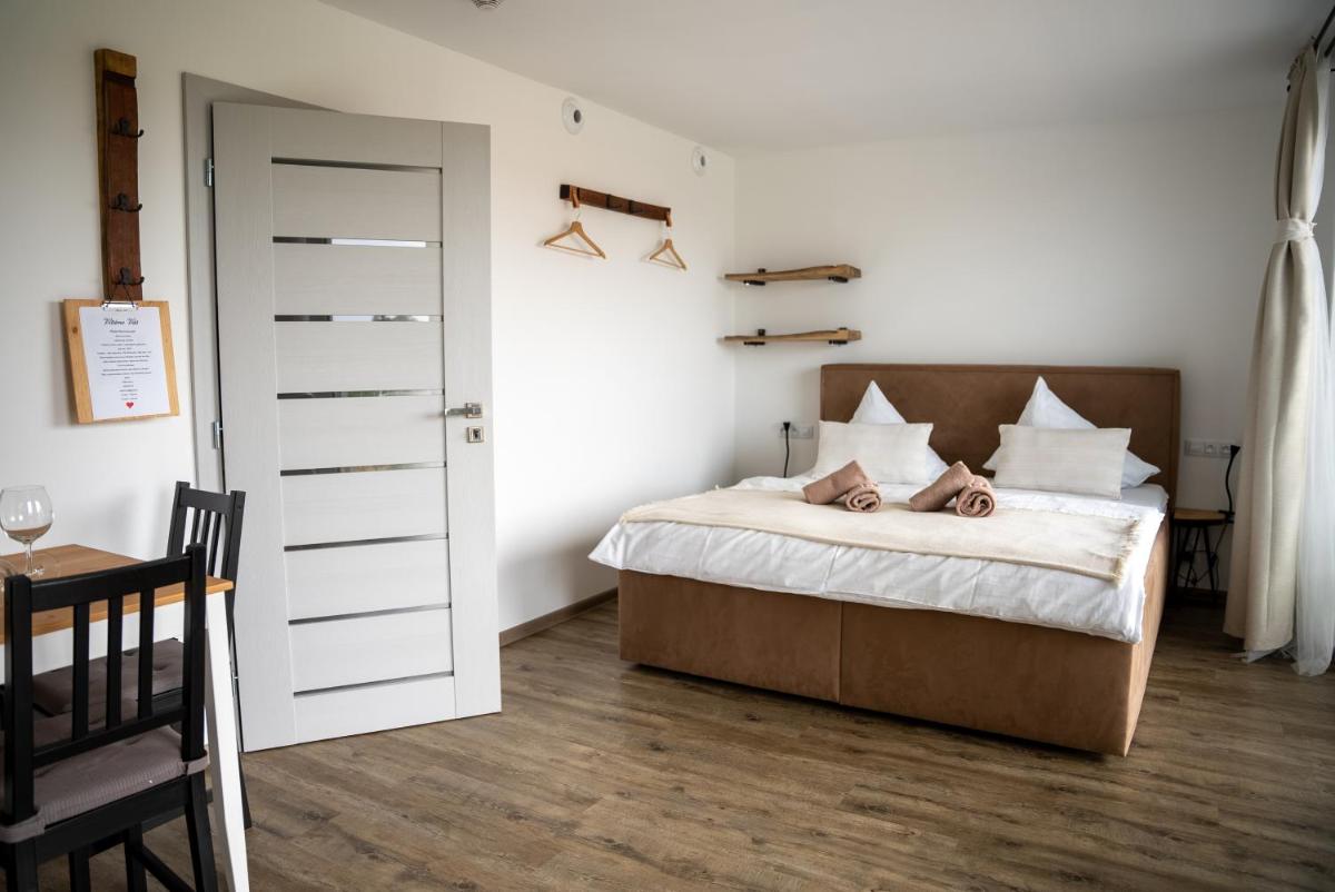Deluxe Double Room with Balcony - Photo 5