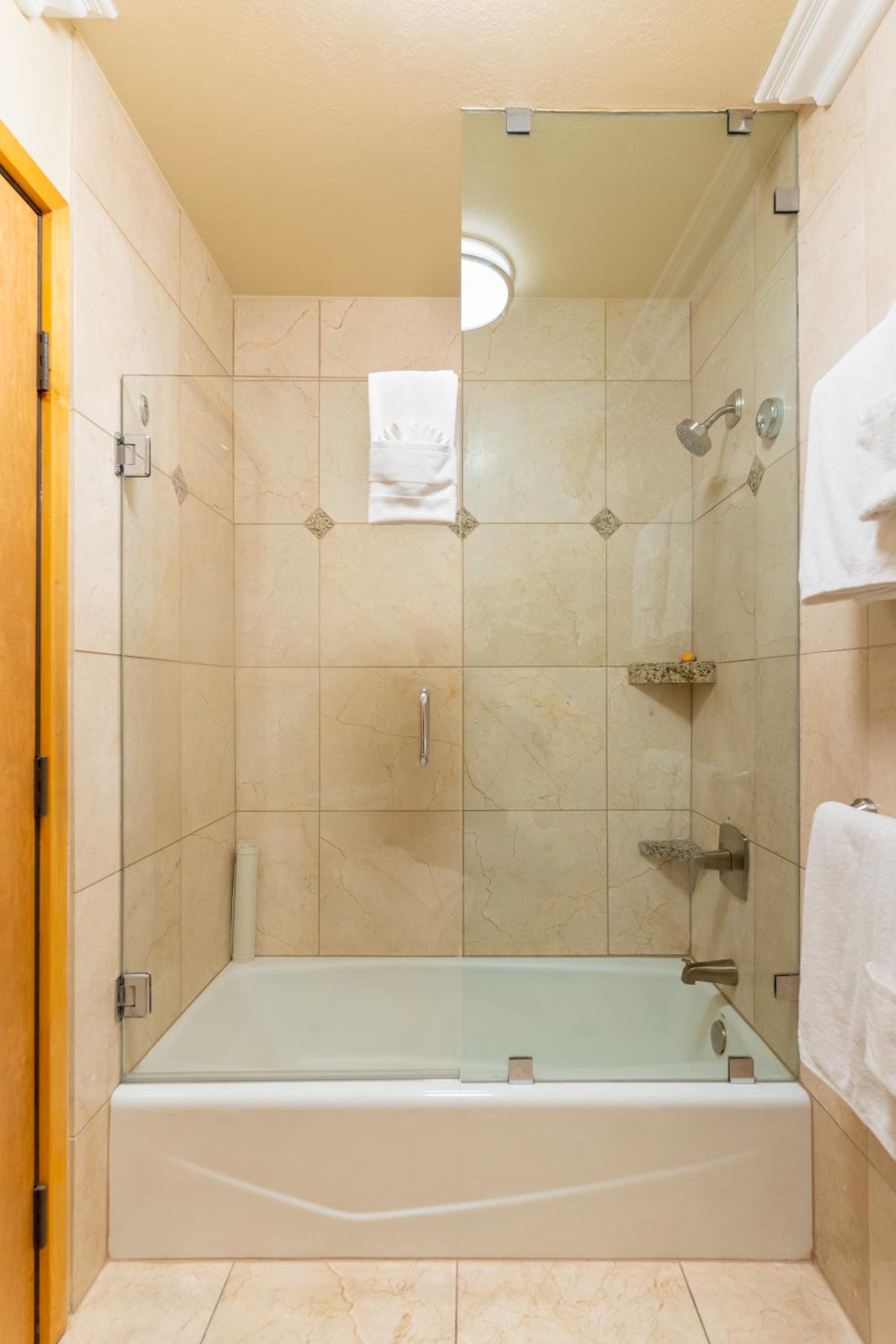 Partial Ocean View Standard Room - Photo 4