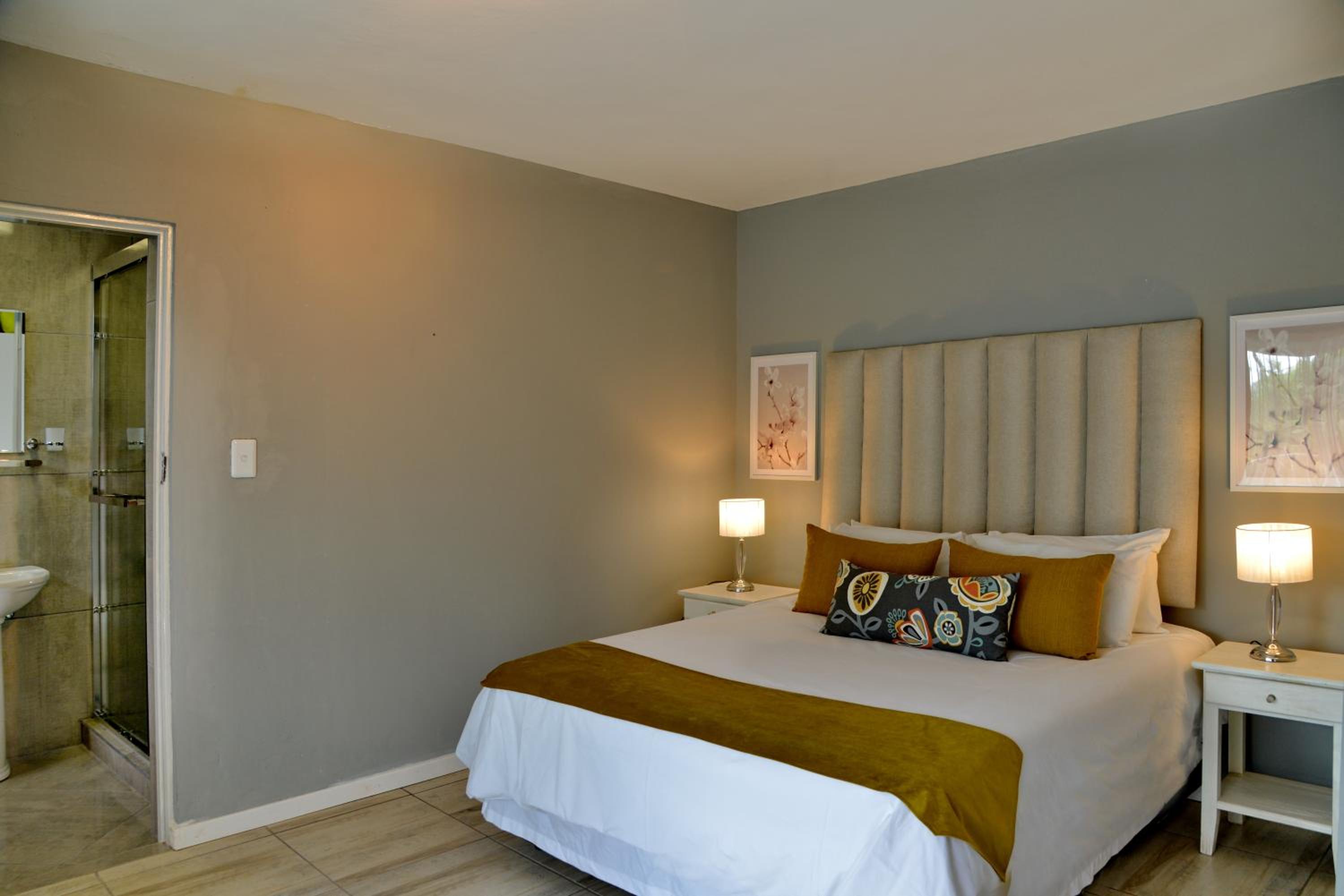 Standard Queen Room - Photo 2