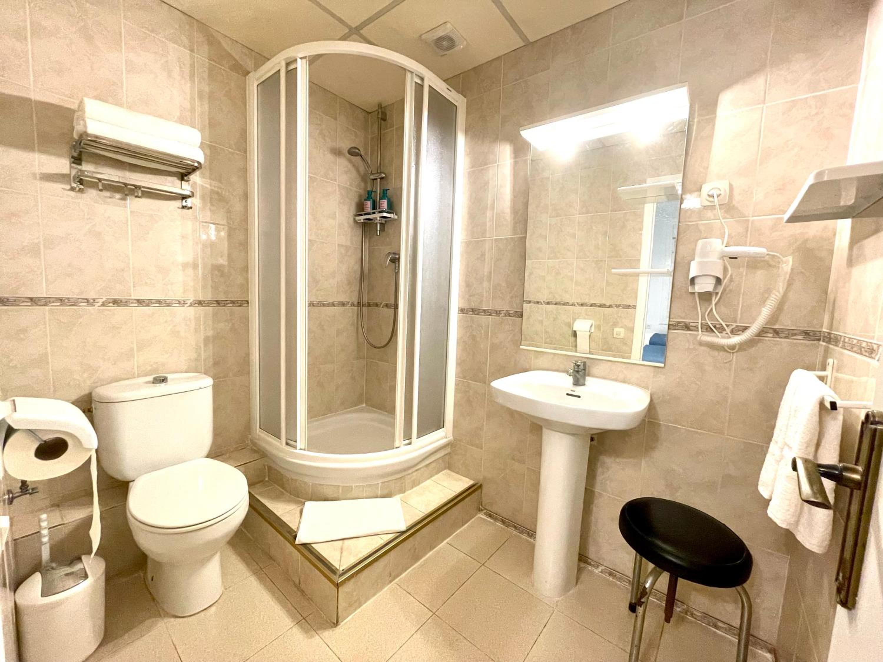 Twin Room with Shower photo 3