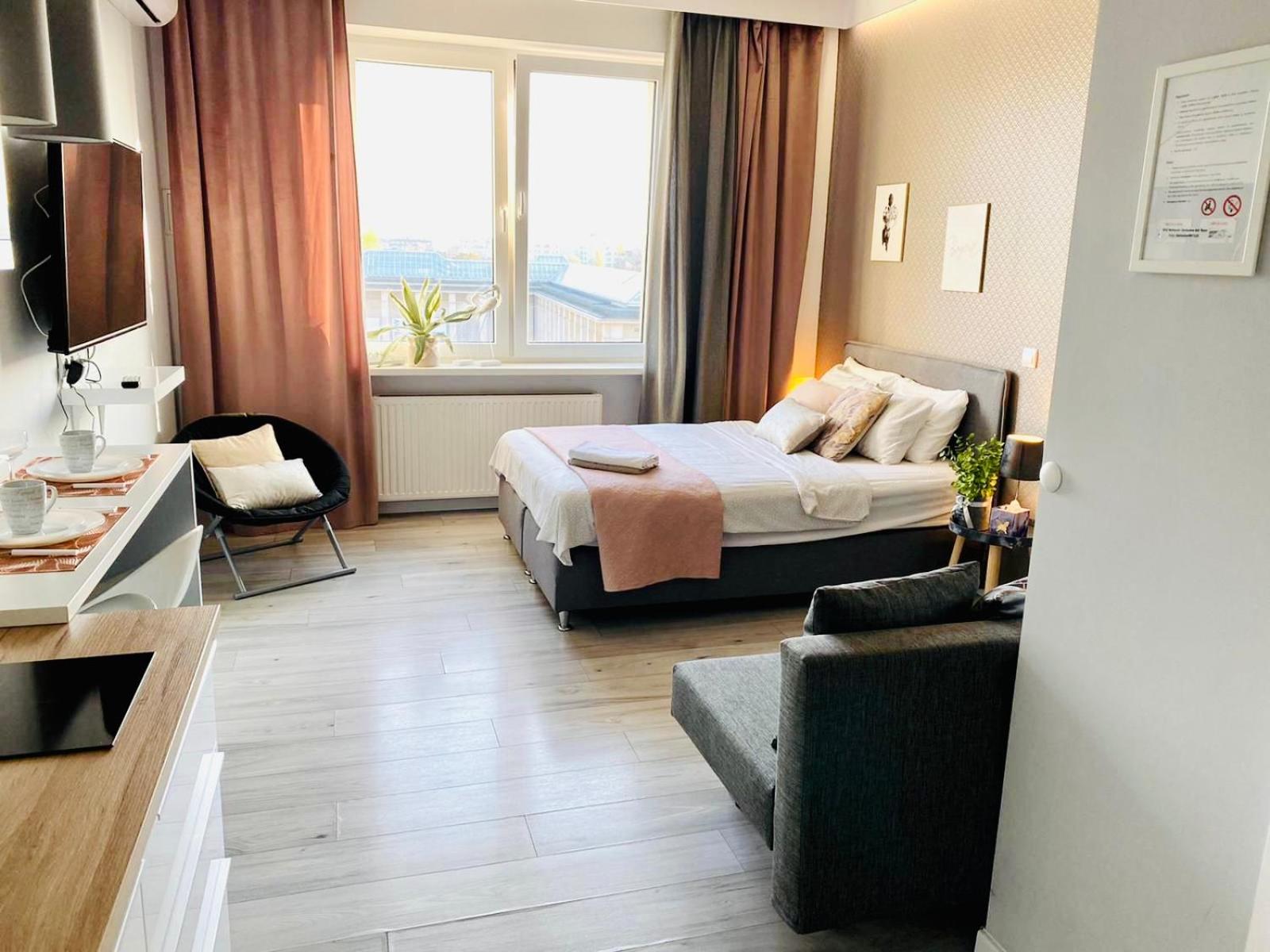 Studio Apartment with City View - Photo 1