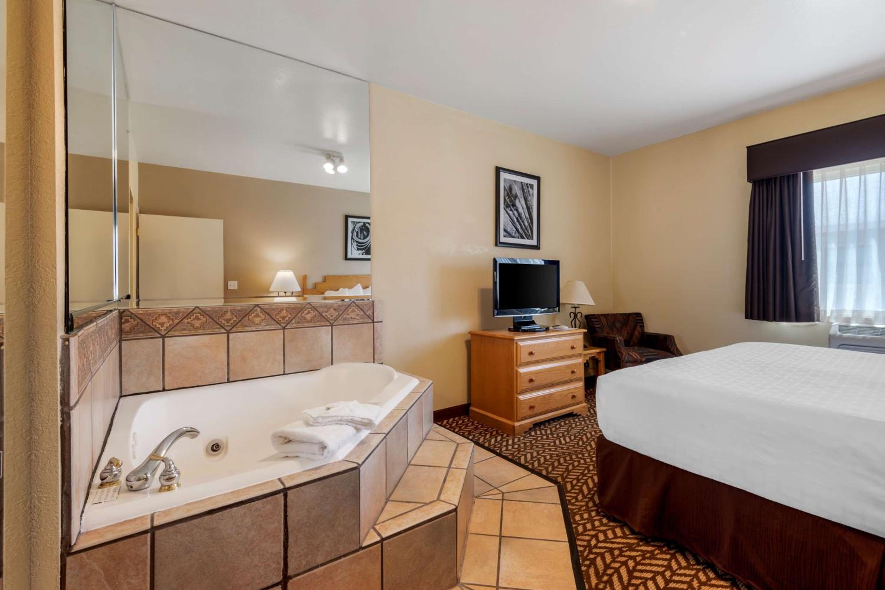King Suite With Spa Bath - Non-Smoking