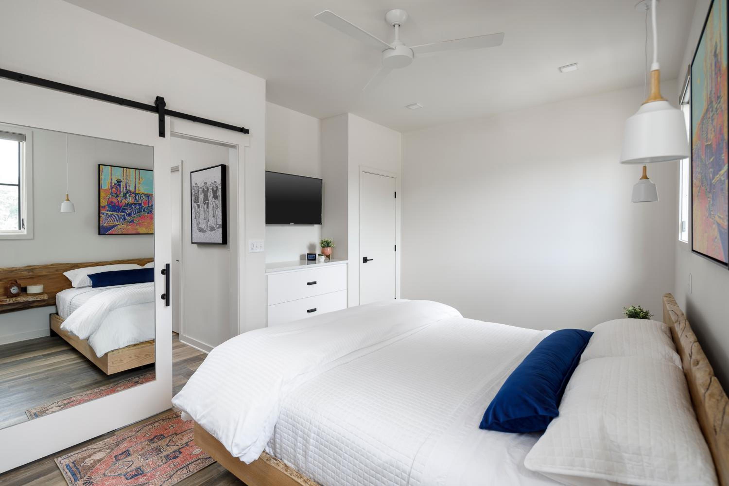 Superior King Suite - Photo 8