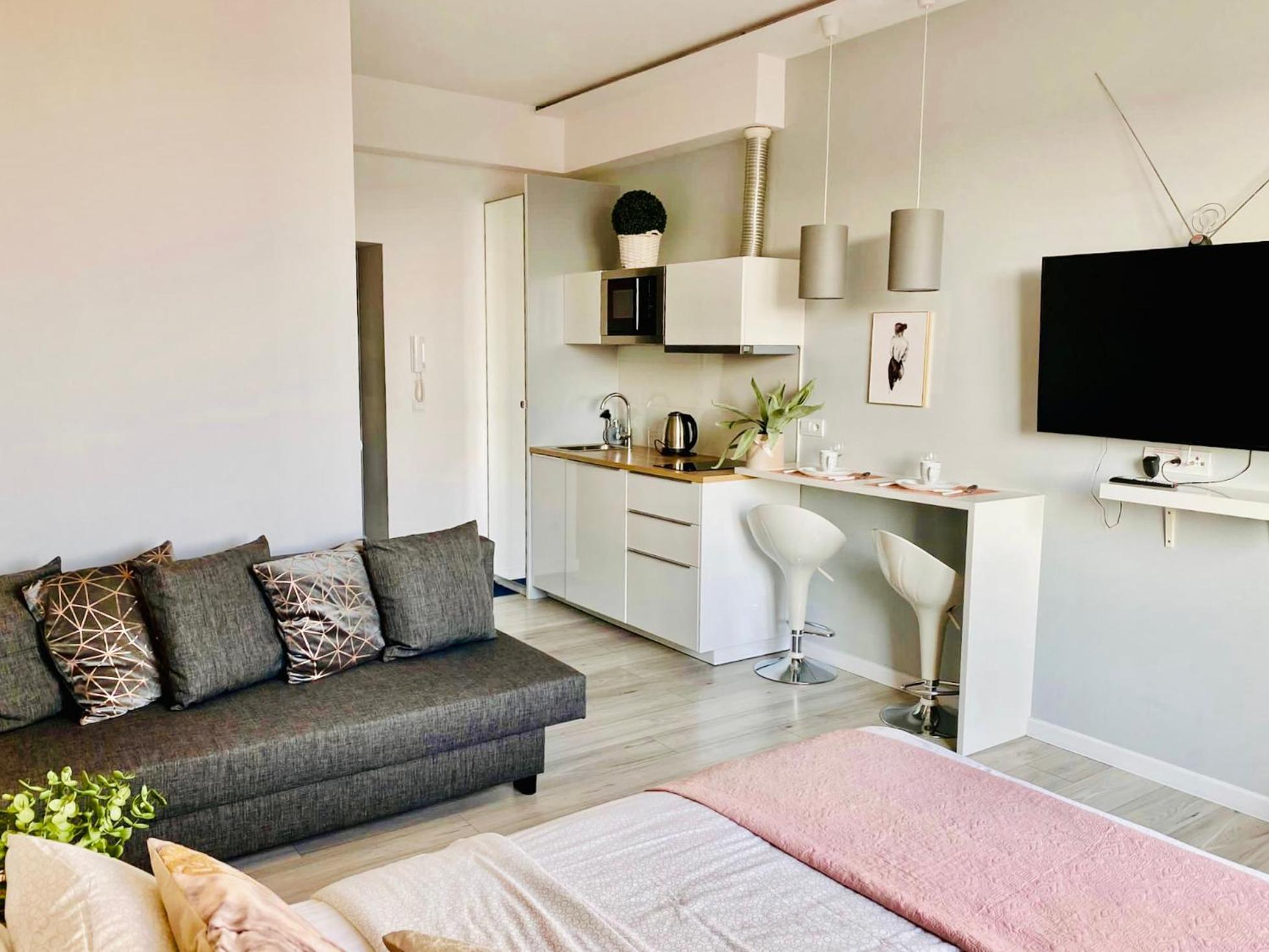 Studio Apartment with City View - Photo 2