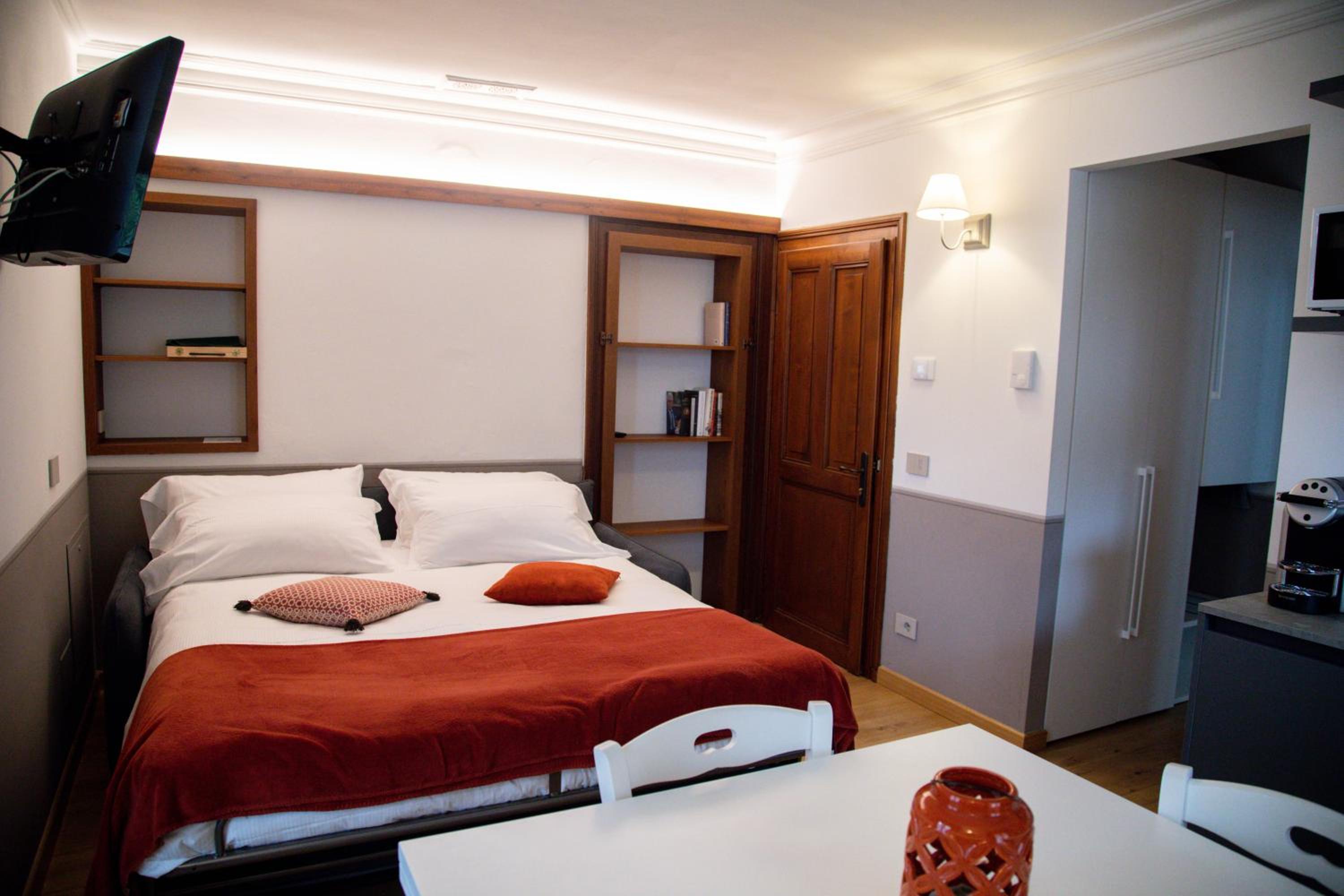 Studio Apartment - Photo 7