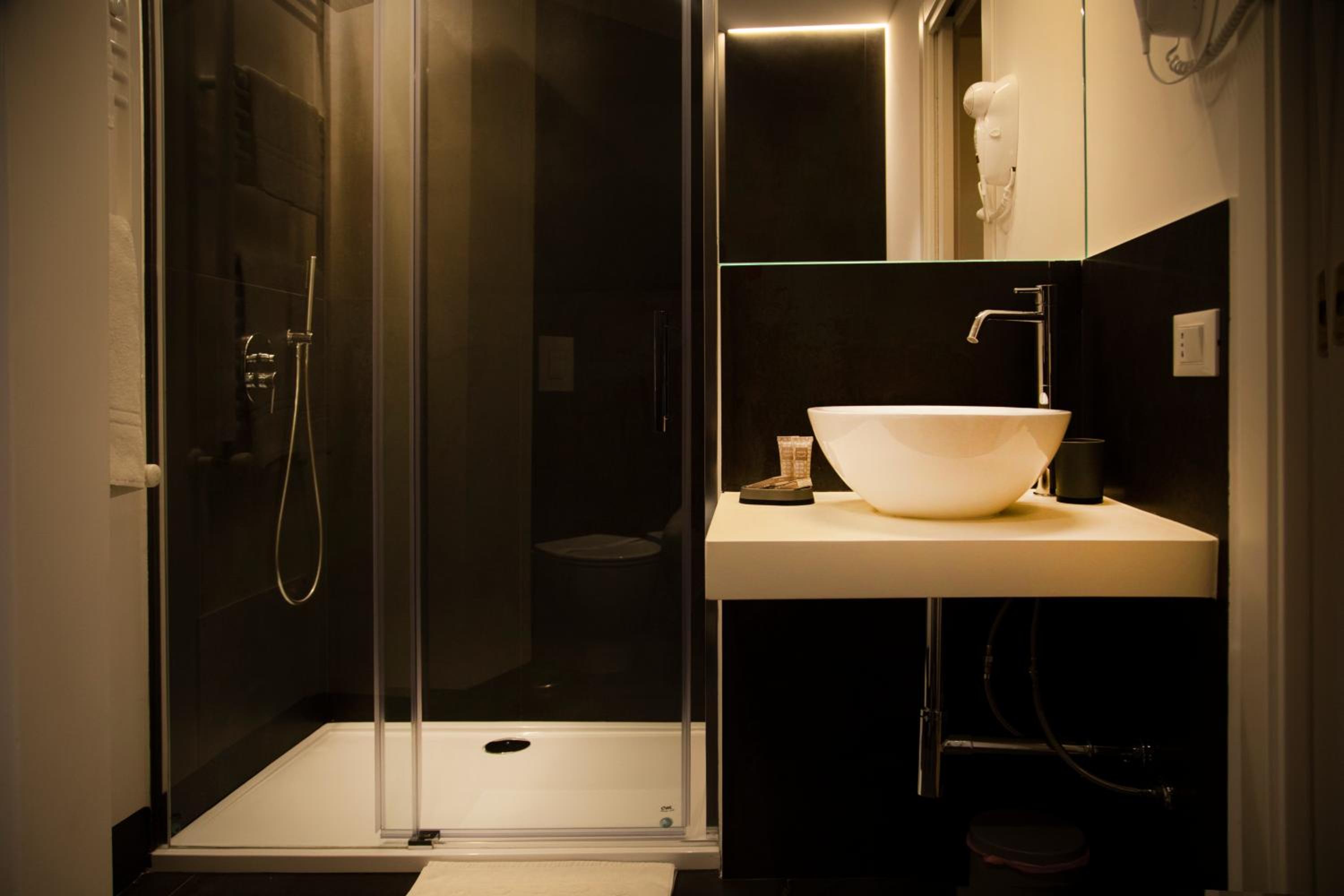Double Room with Private Bathroom - Photo 3