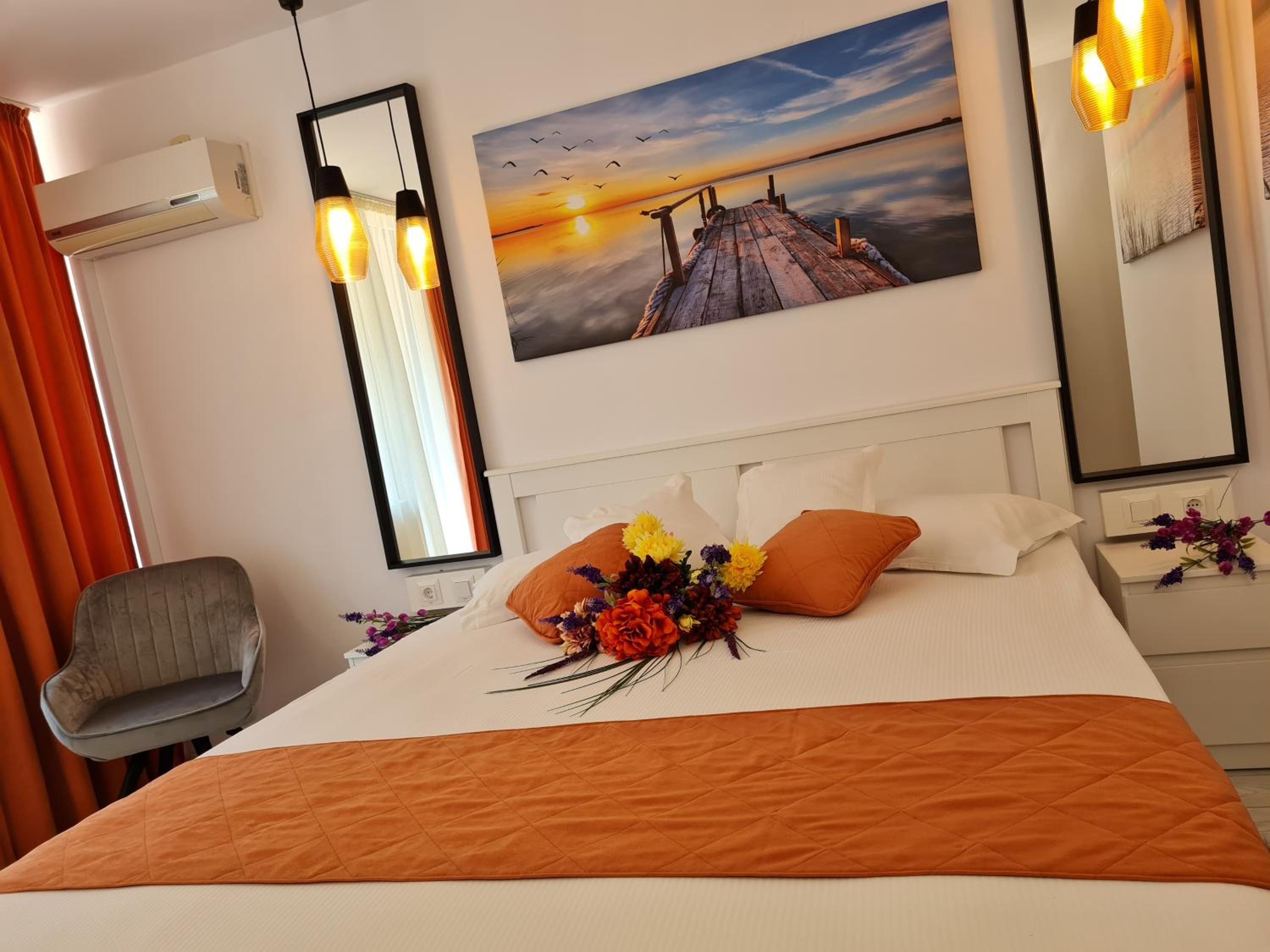 Queen Room with Pool View - Photo 3