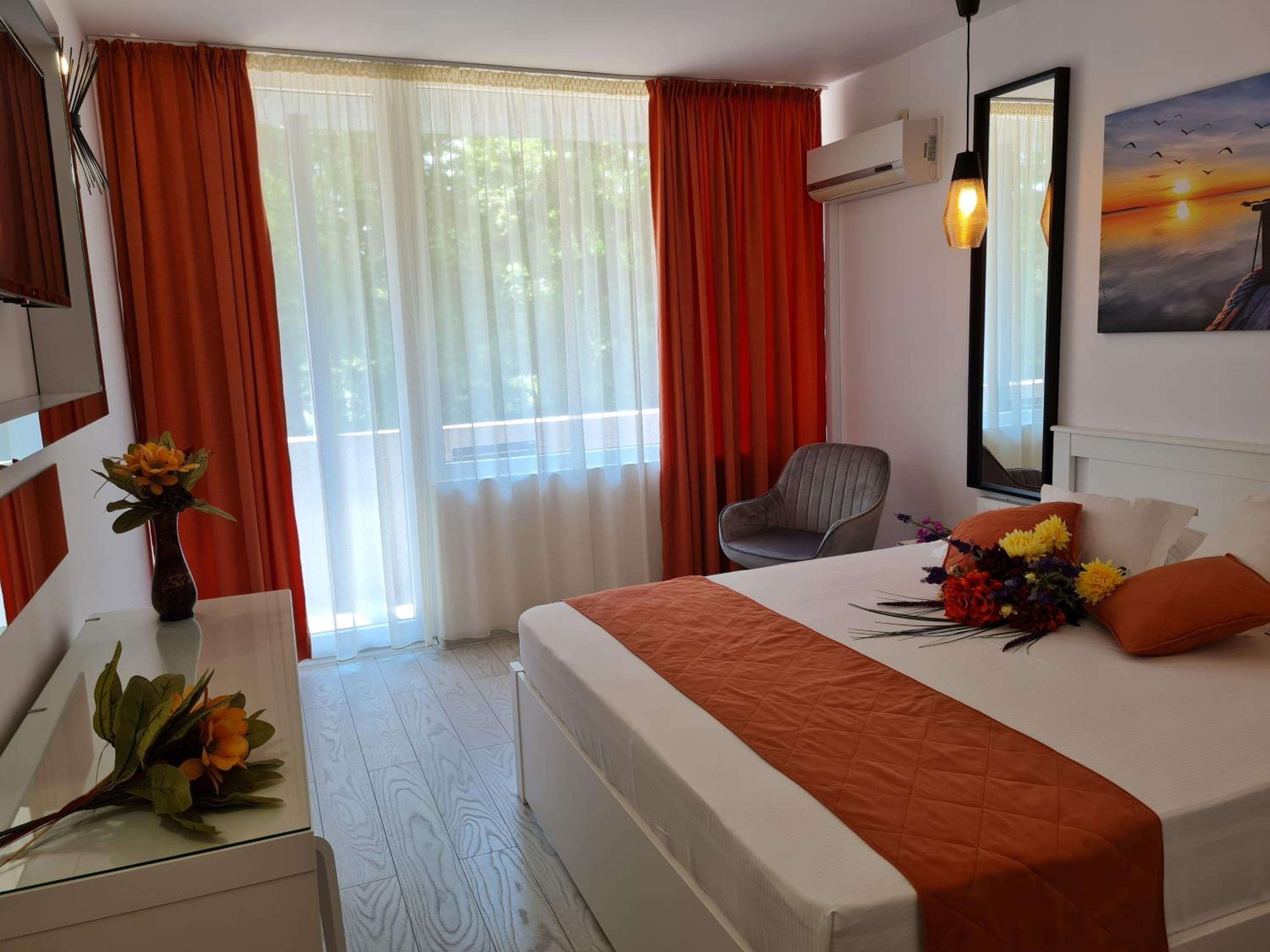 Queen Room with Pool View - Photo 6
