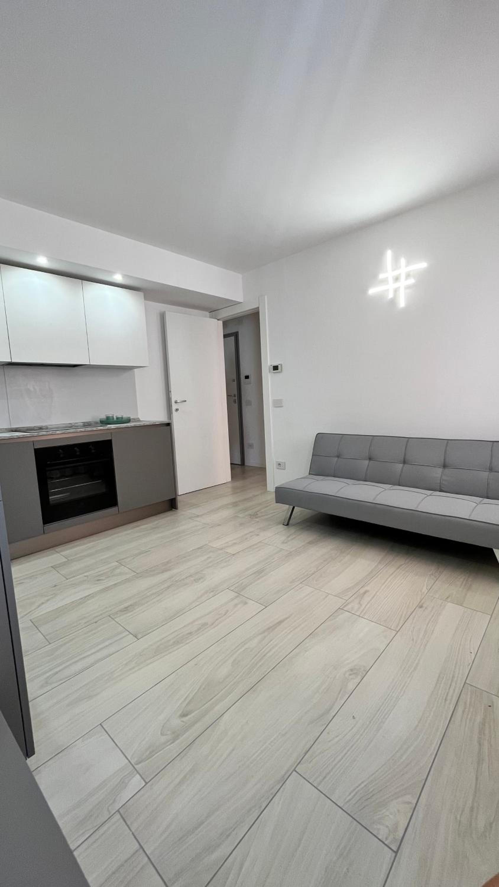 One-Bedroom Apartment photo 1
