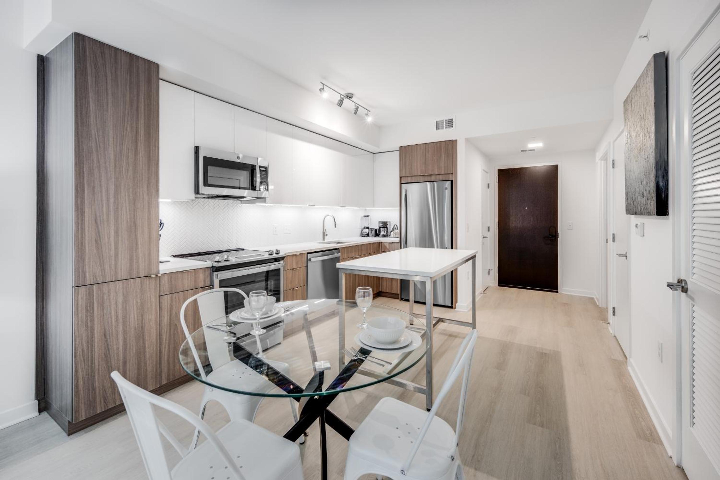 Deluxe One Bedroom Apartment - Photo 3