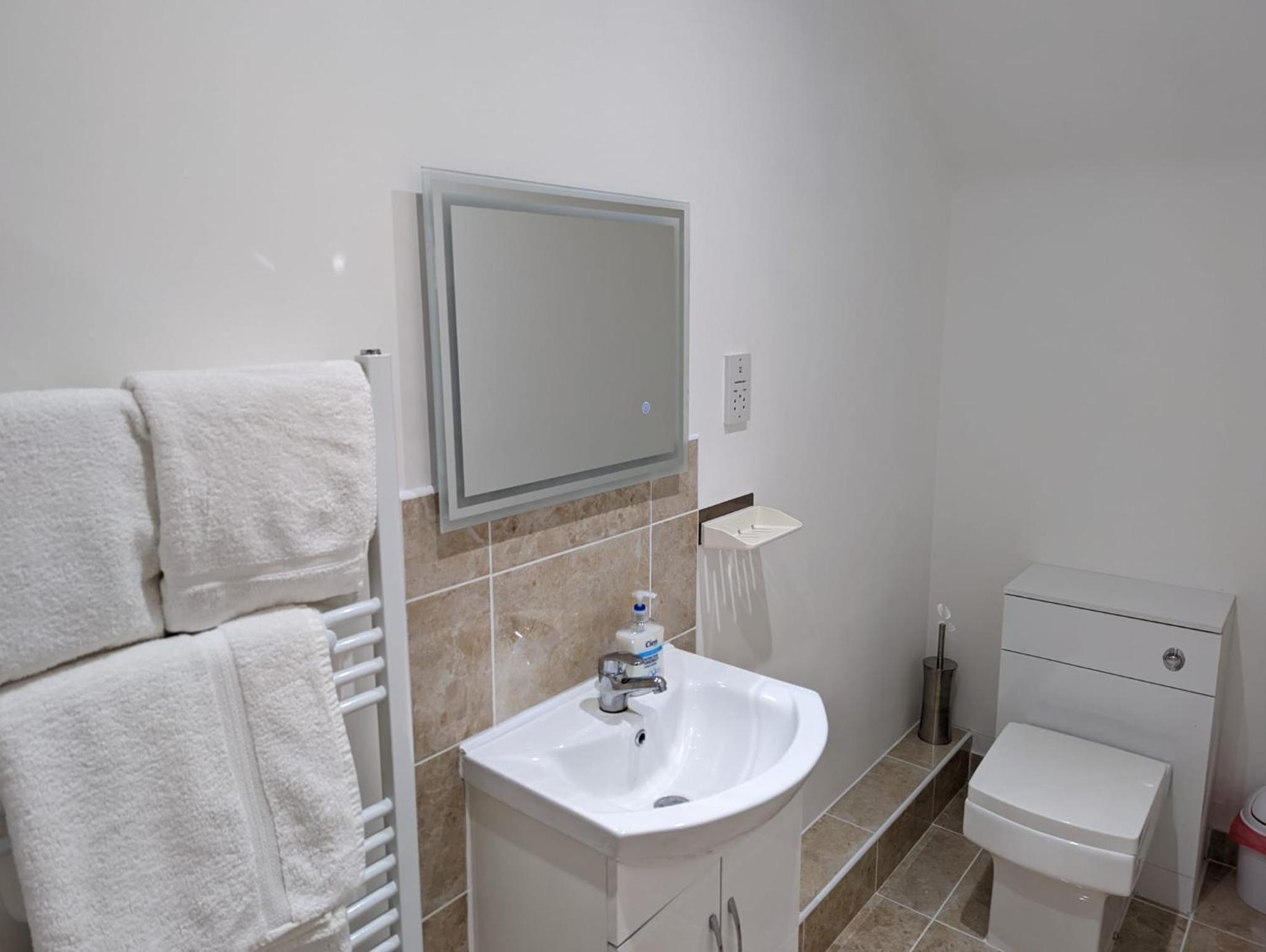 One-Bedroom House - Photo 13