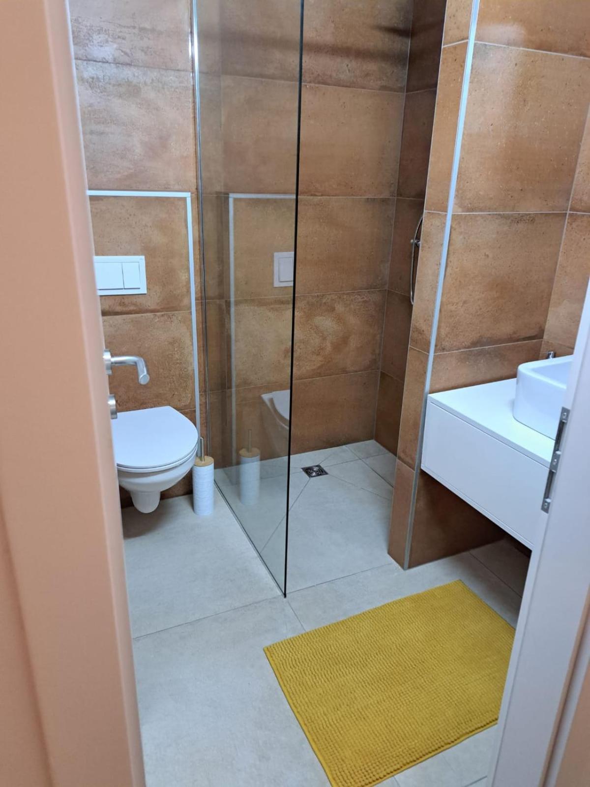 One-Bedroom Apartment - Photo 4