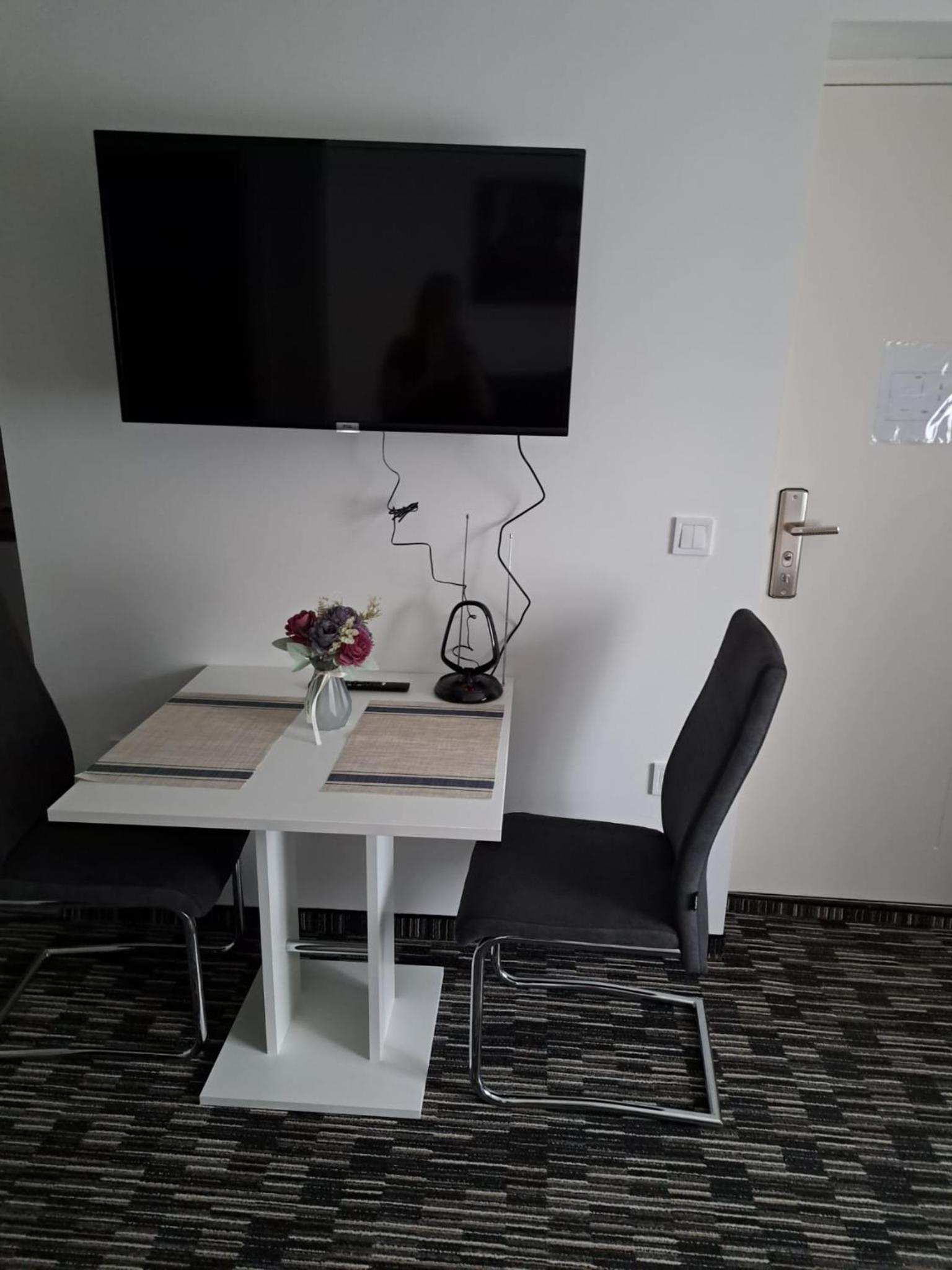 One-Bedroom Apartment - Photo 7