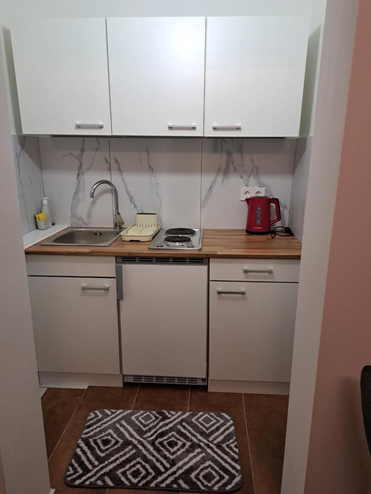 One-Bedroom Apartment - Photo 3
