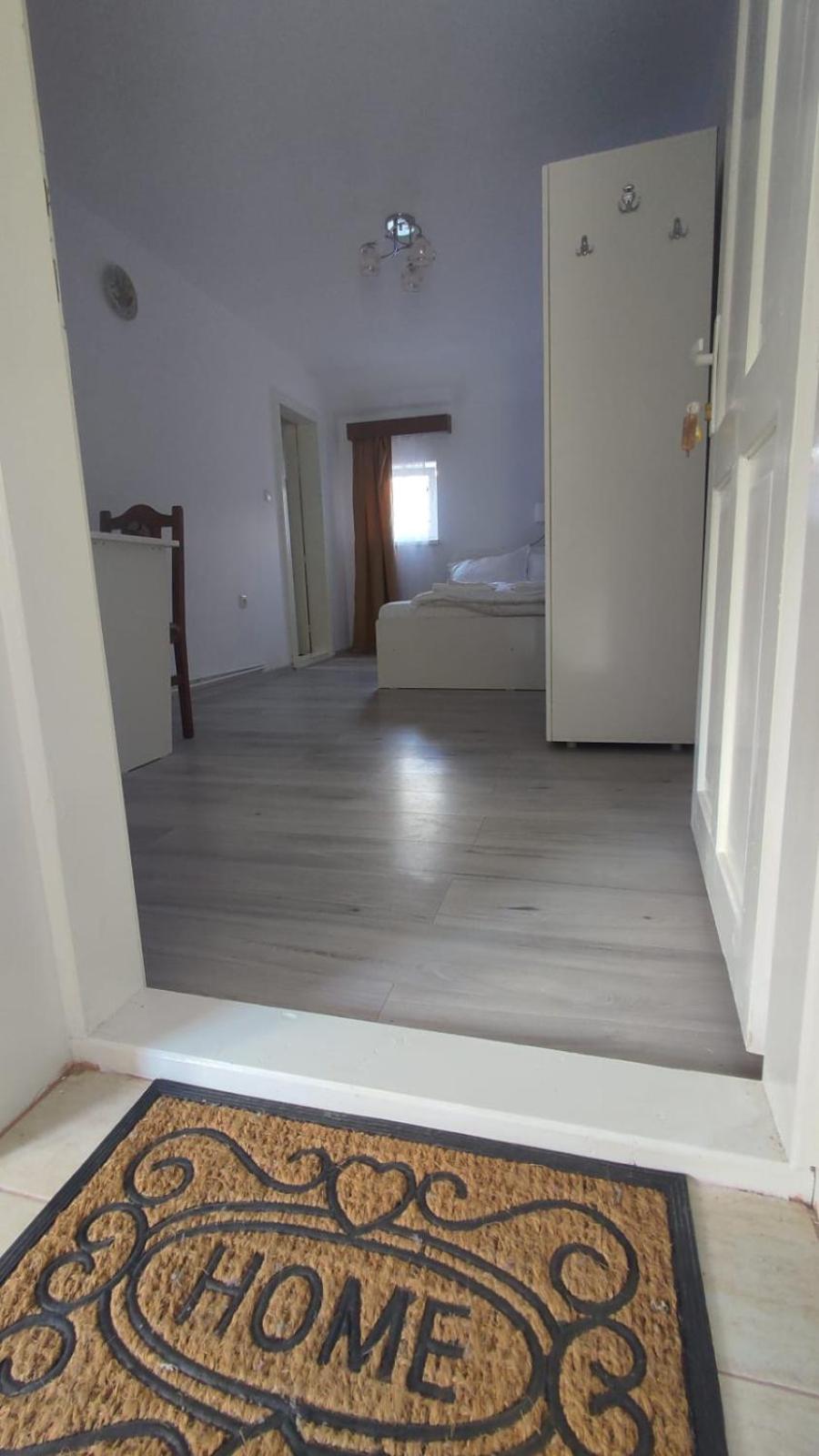 Double Room with Private Bathroom - Photo 6