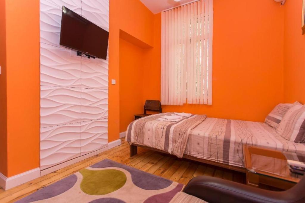 One-Bedroom Apartment - Photo 11