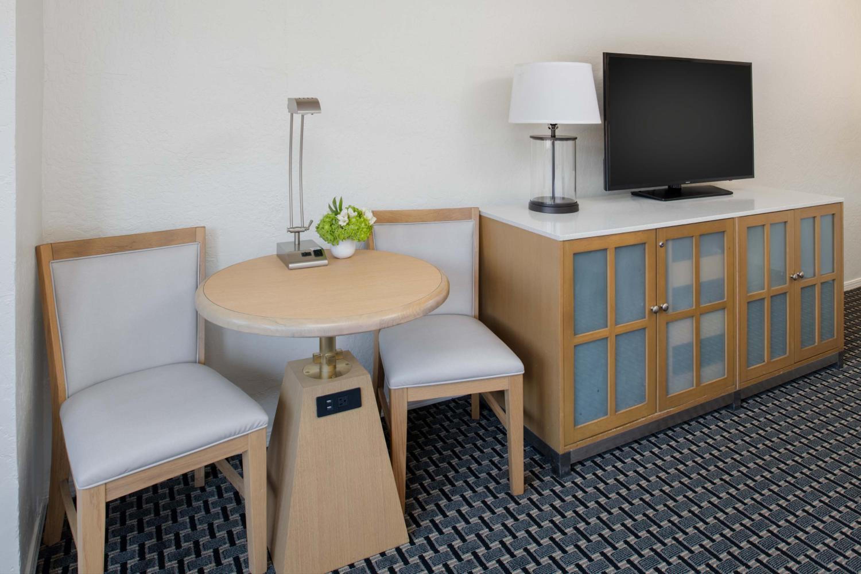 Standard King Room - Photo 3