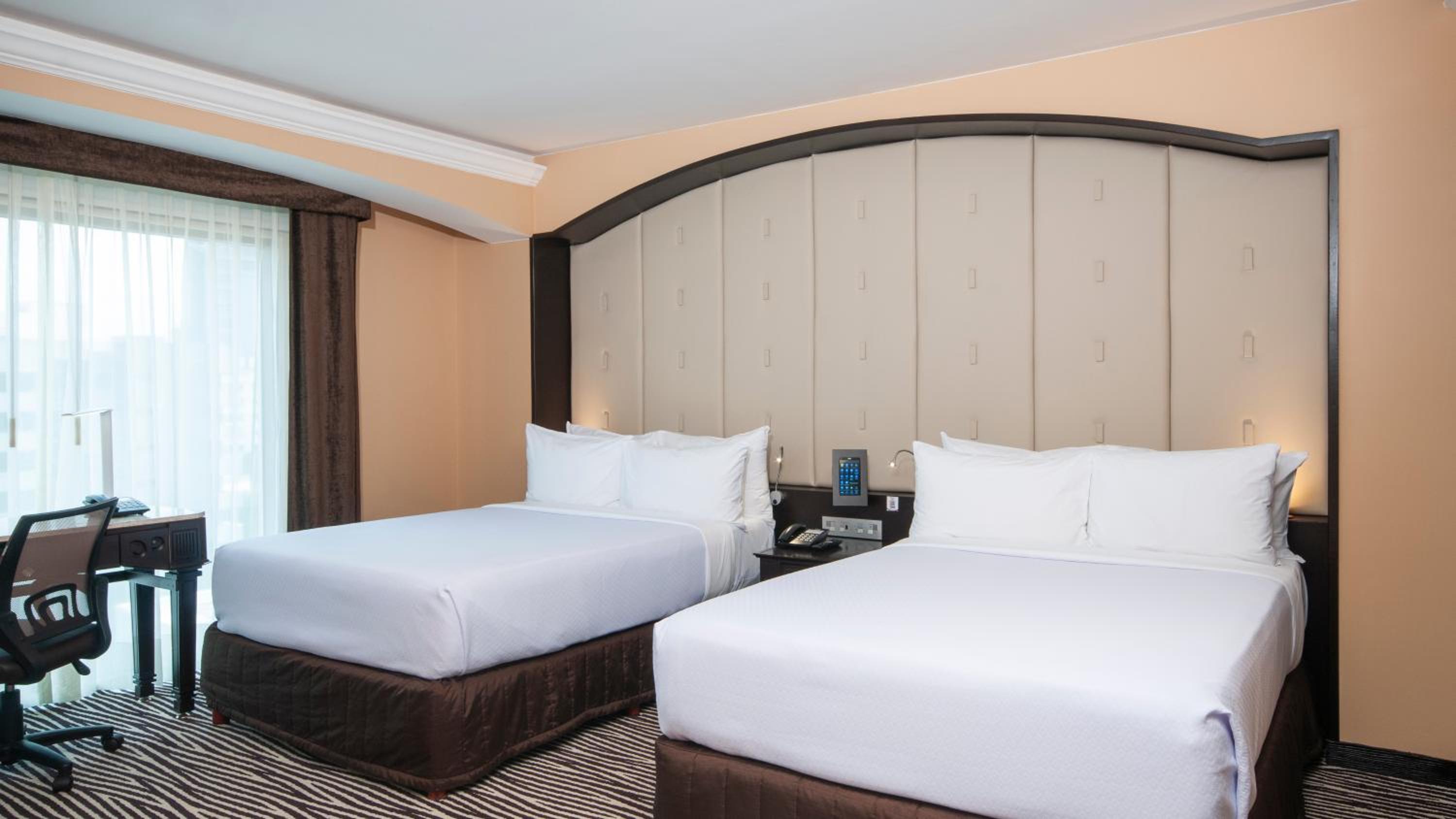 Double Room With Spa Bath - Non-Smoking photo 2