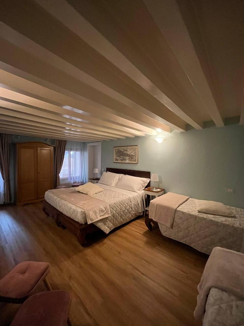 Superior Family Room photo 3