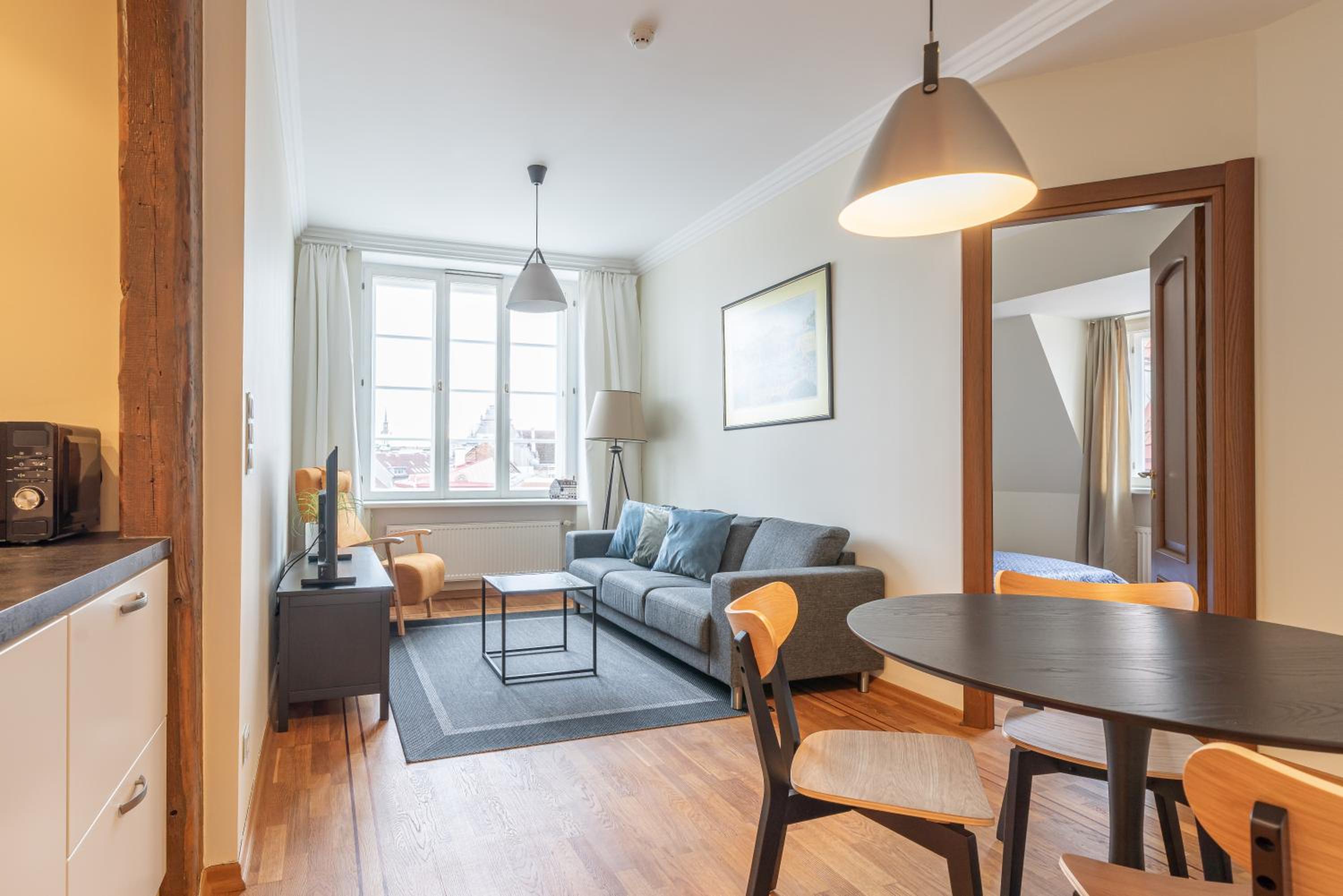 Two-Bedroom Apartment - Square View photo 3