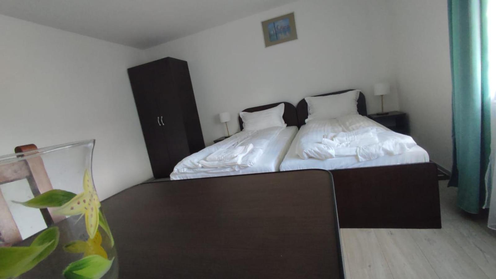 Twin Room with Private Bathroom - Photo 14