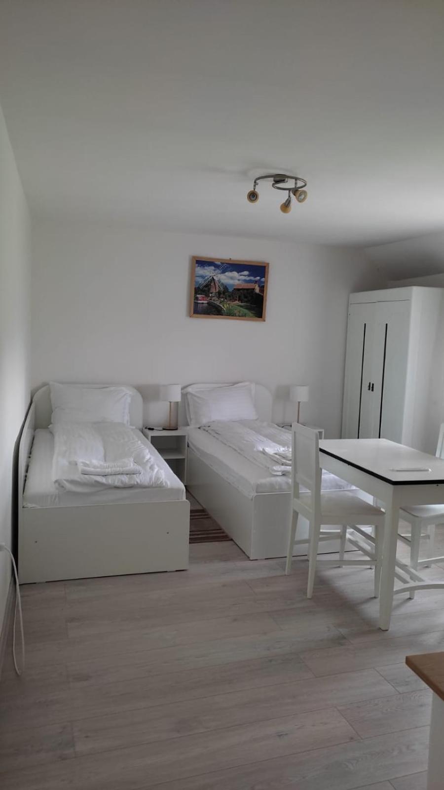 Twin Room with Private Bathroom - Photo 15