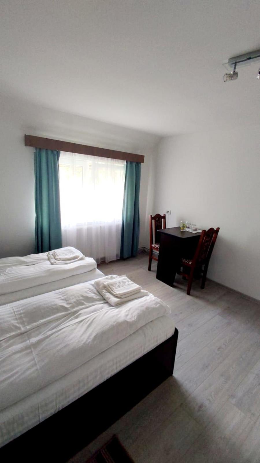 Twin Room with Private Bathroom - Photo 1