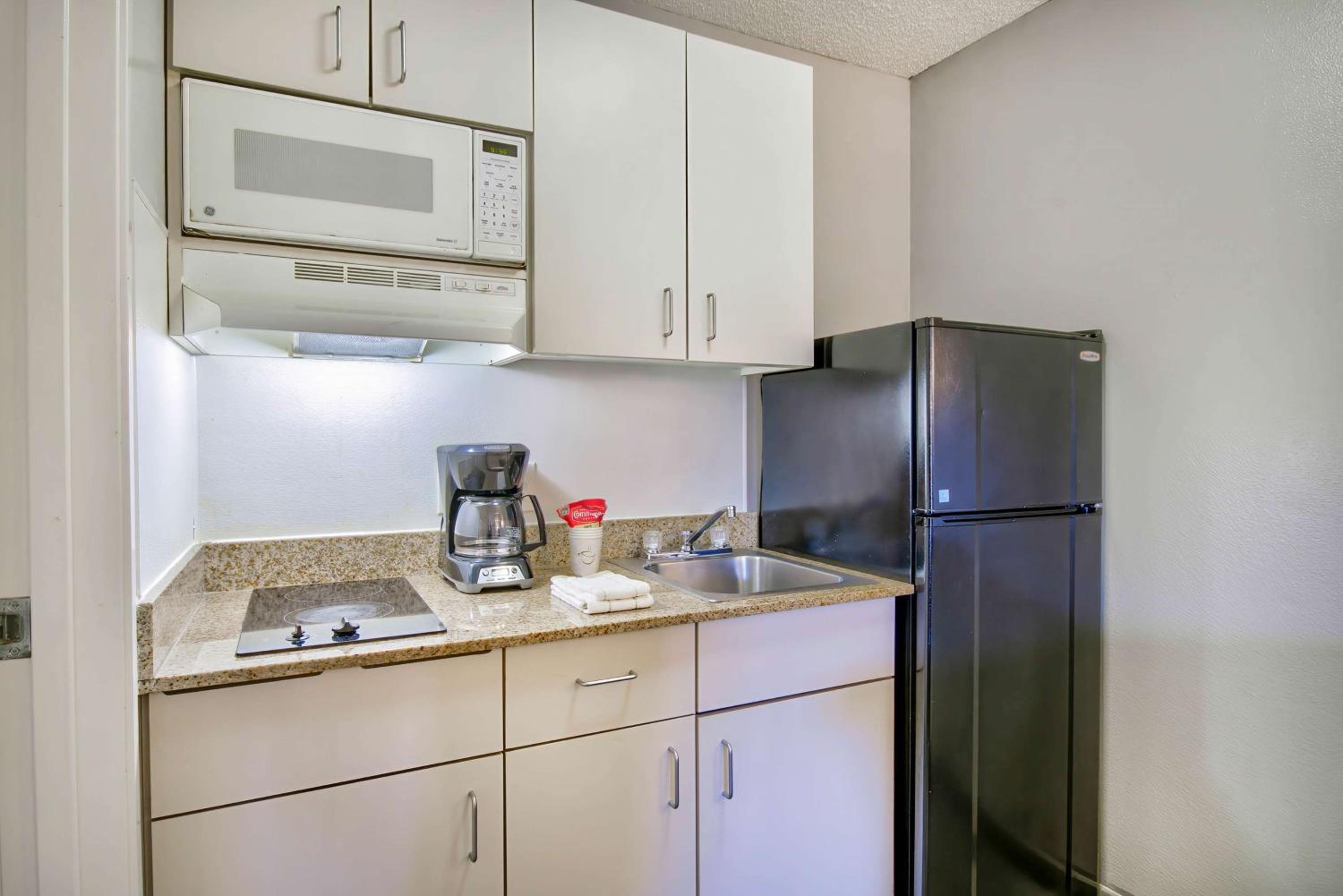 Quadruple Room - Smoking - Photo 2