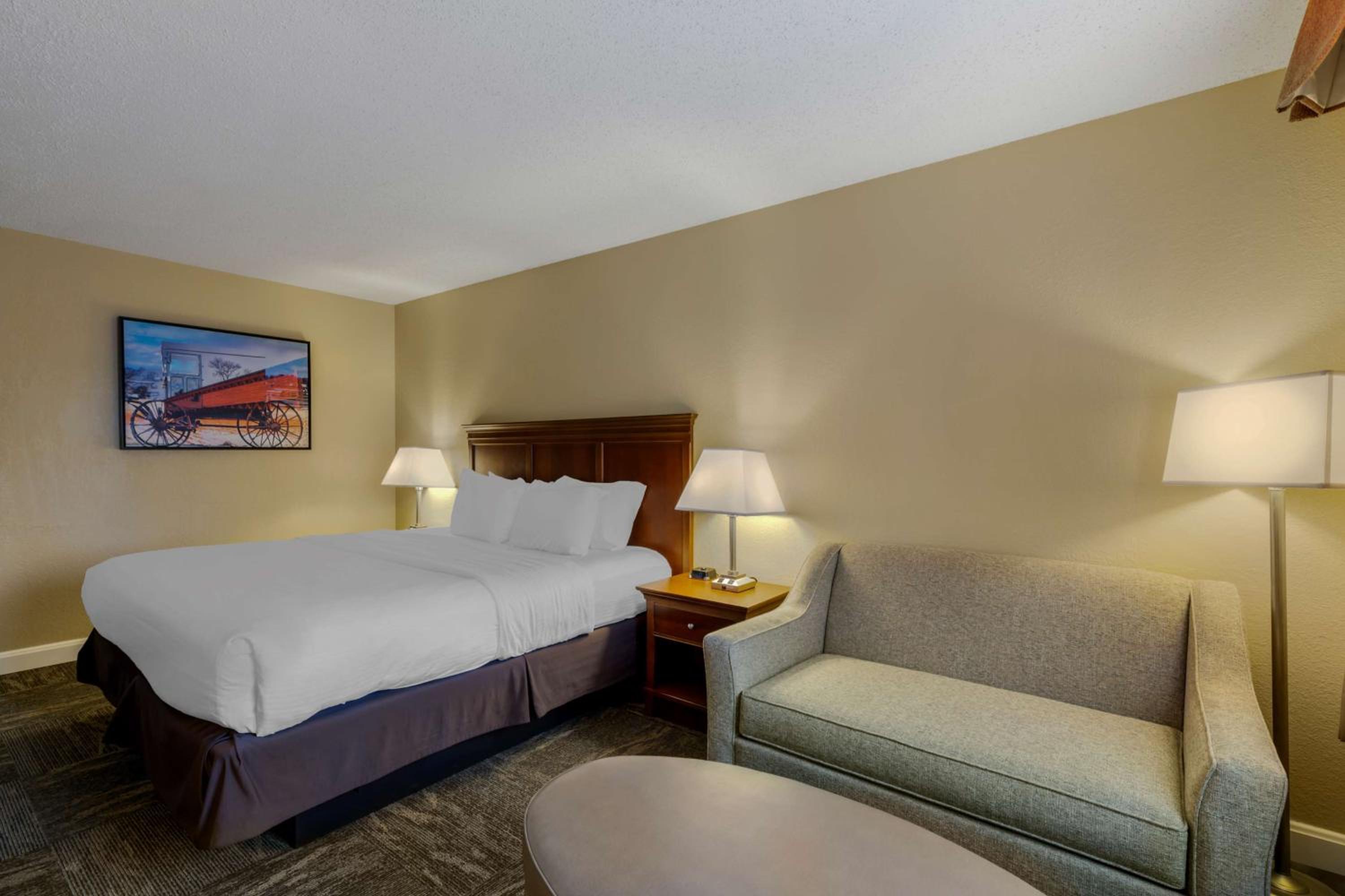 King Room with Sofa Bed - Non Smoking - Photo 4