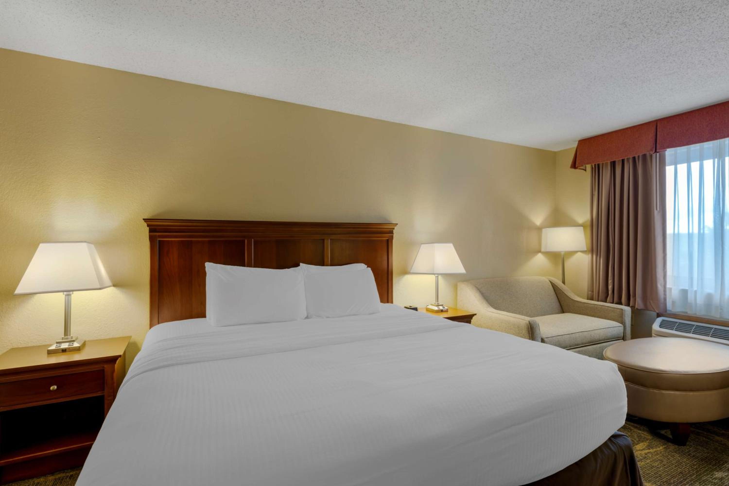 King Room with Sofa Bed - Non Smoking - Photo 3