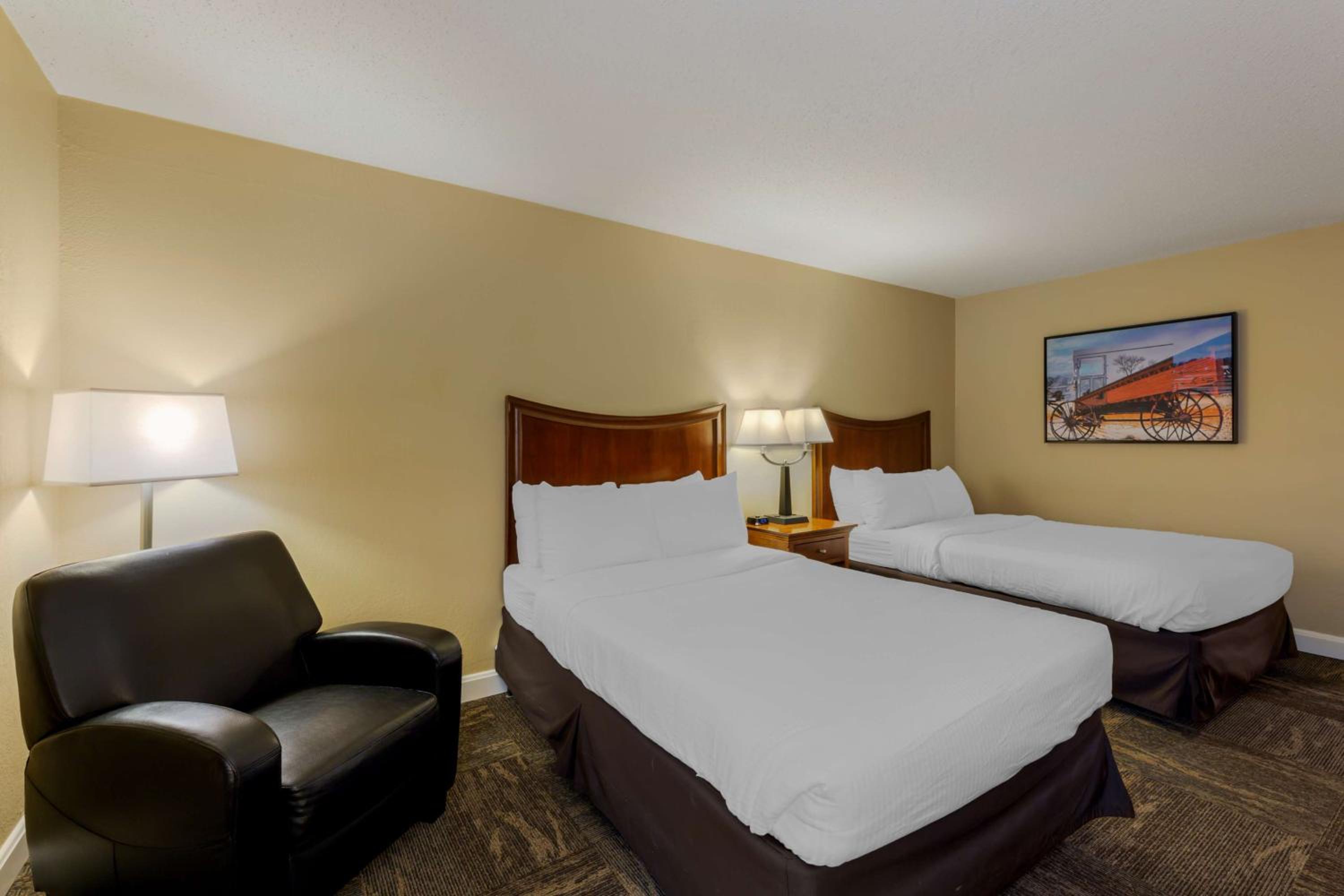 Double Room with Two Double Beds and Walk-In Shower - Disability Access/Non-Smoking - Photo 5