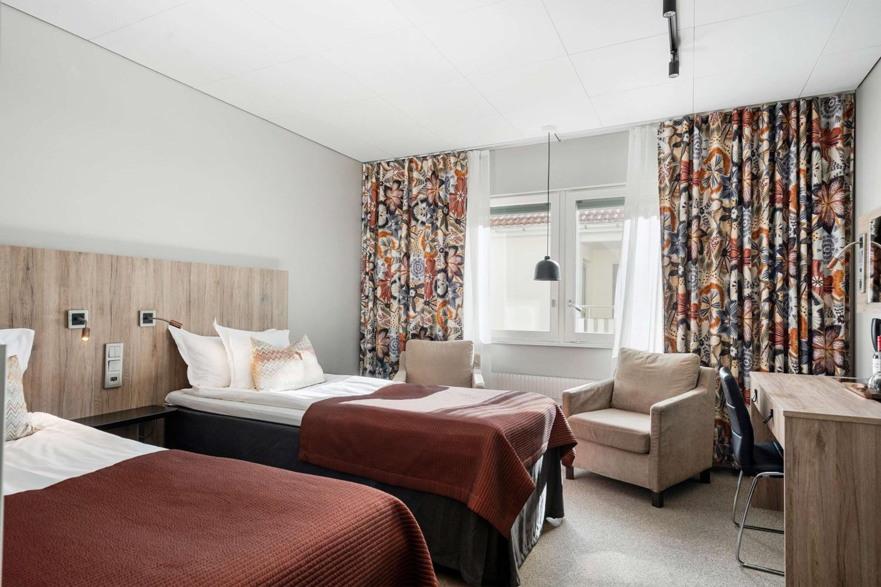 Twin Room - Non-Smoking