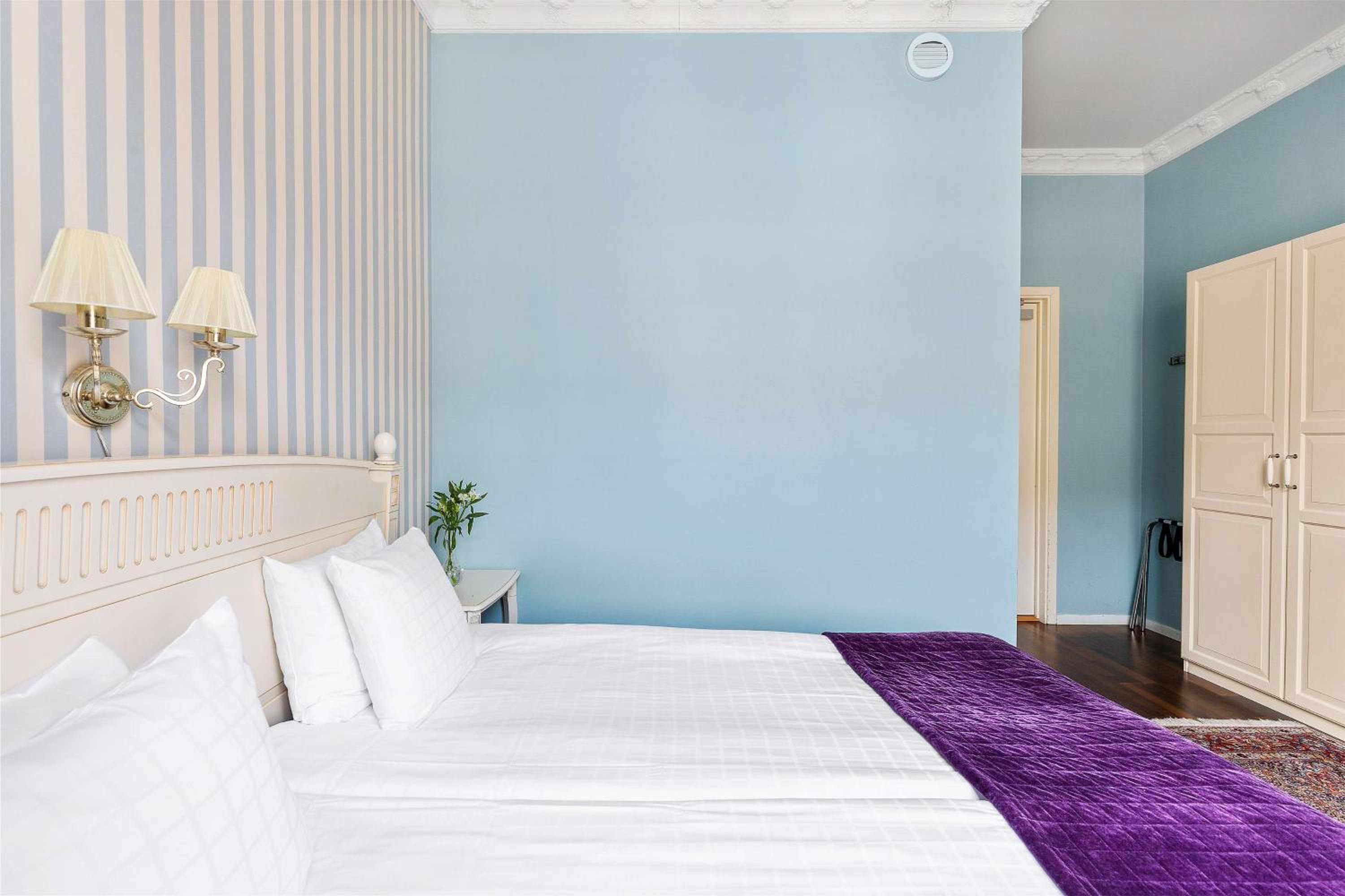 Standard Double Room - Photo 8