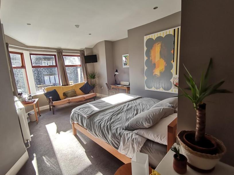 Deluxe Double Room with Bath - Photo 1
