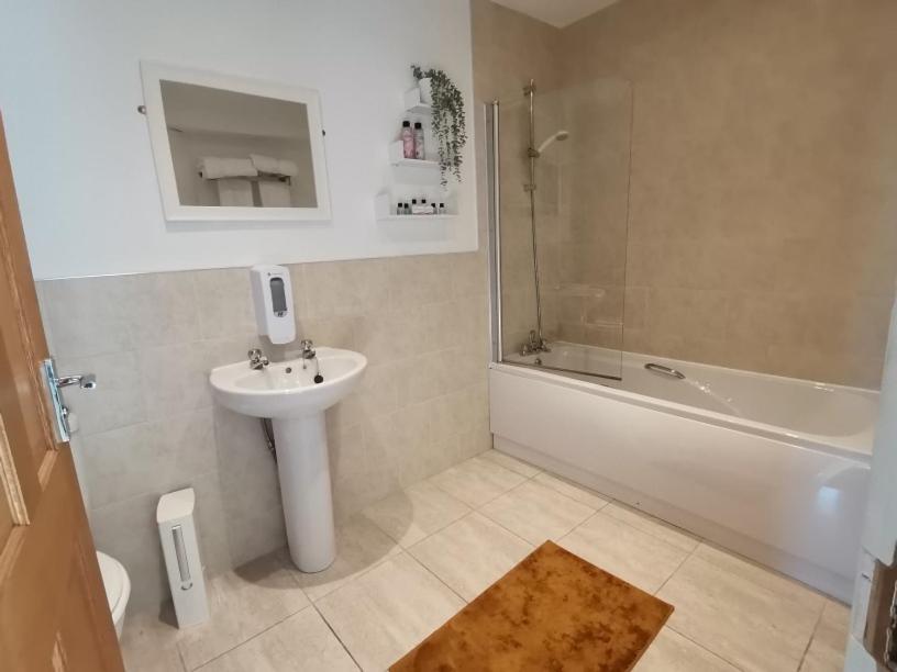 Deluxe Double Room with Bath - Photo 4