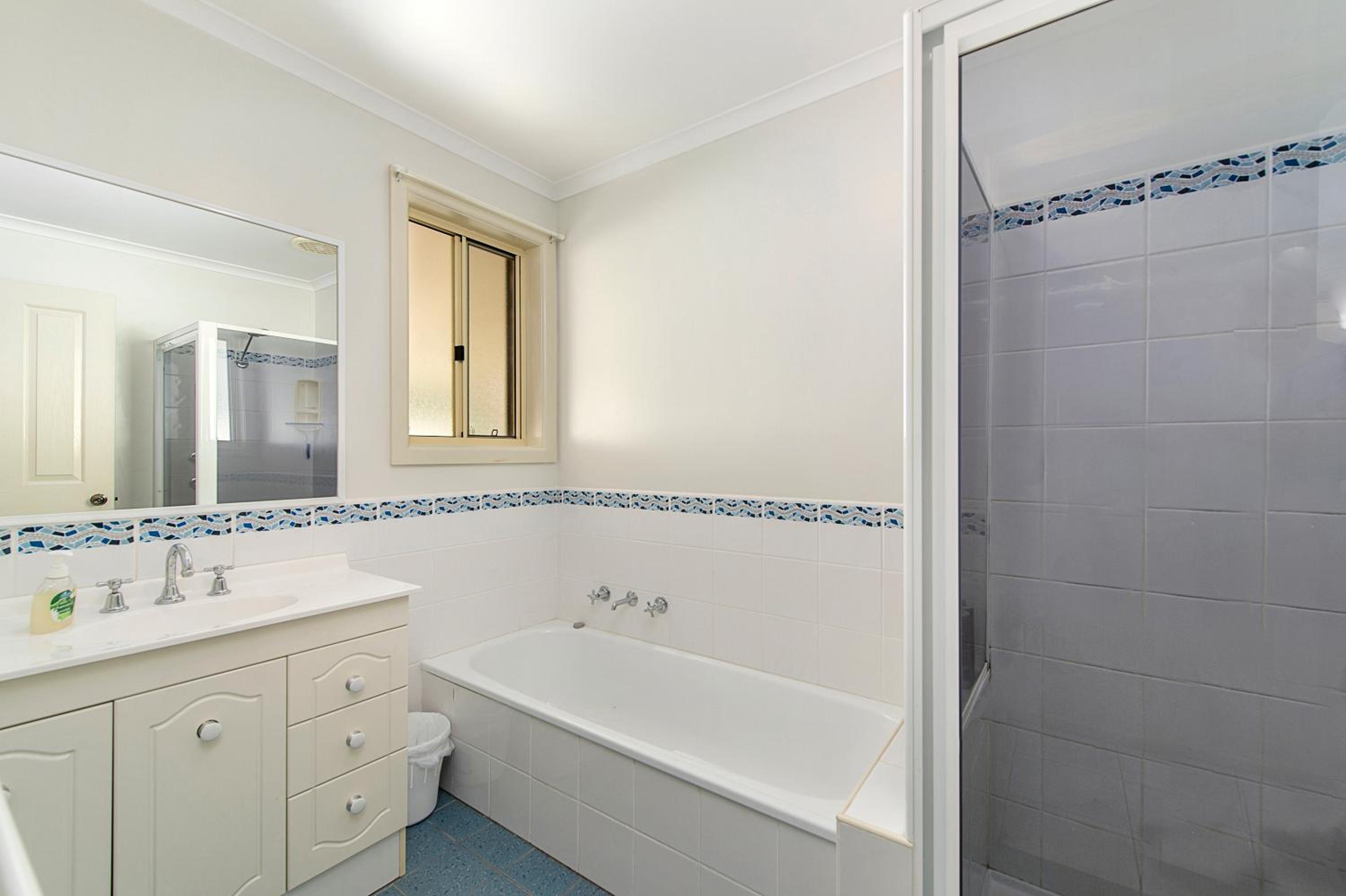 Three-Bedroom House photo 3