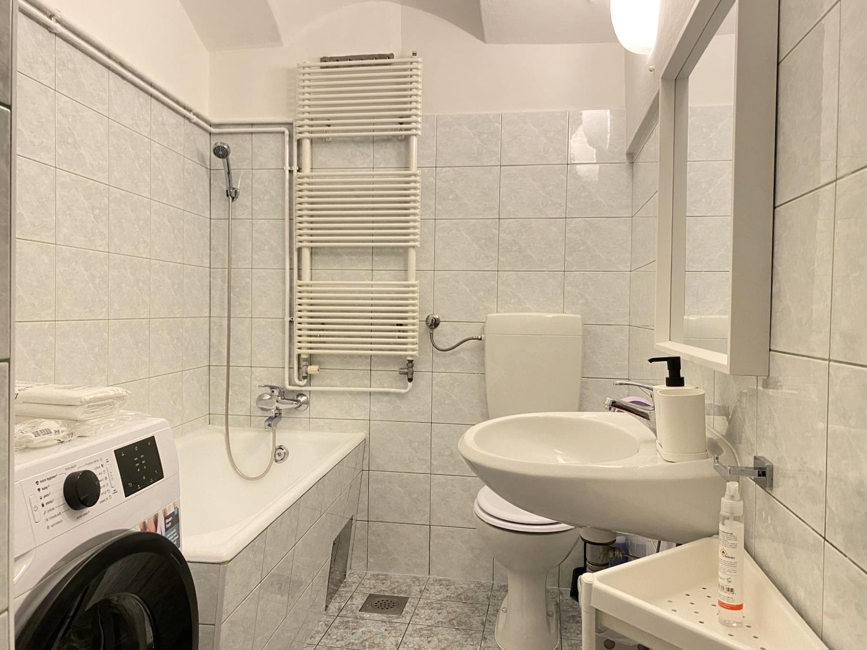 King Suite - Photo 6