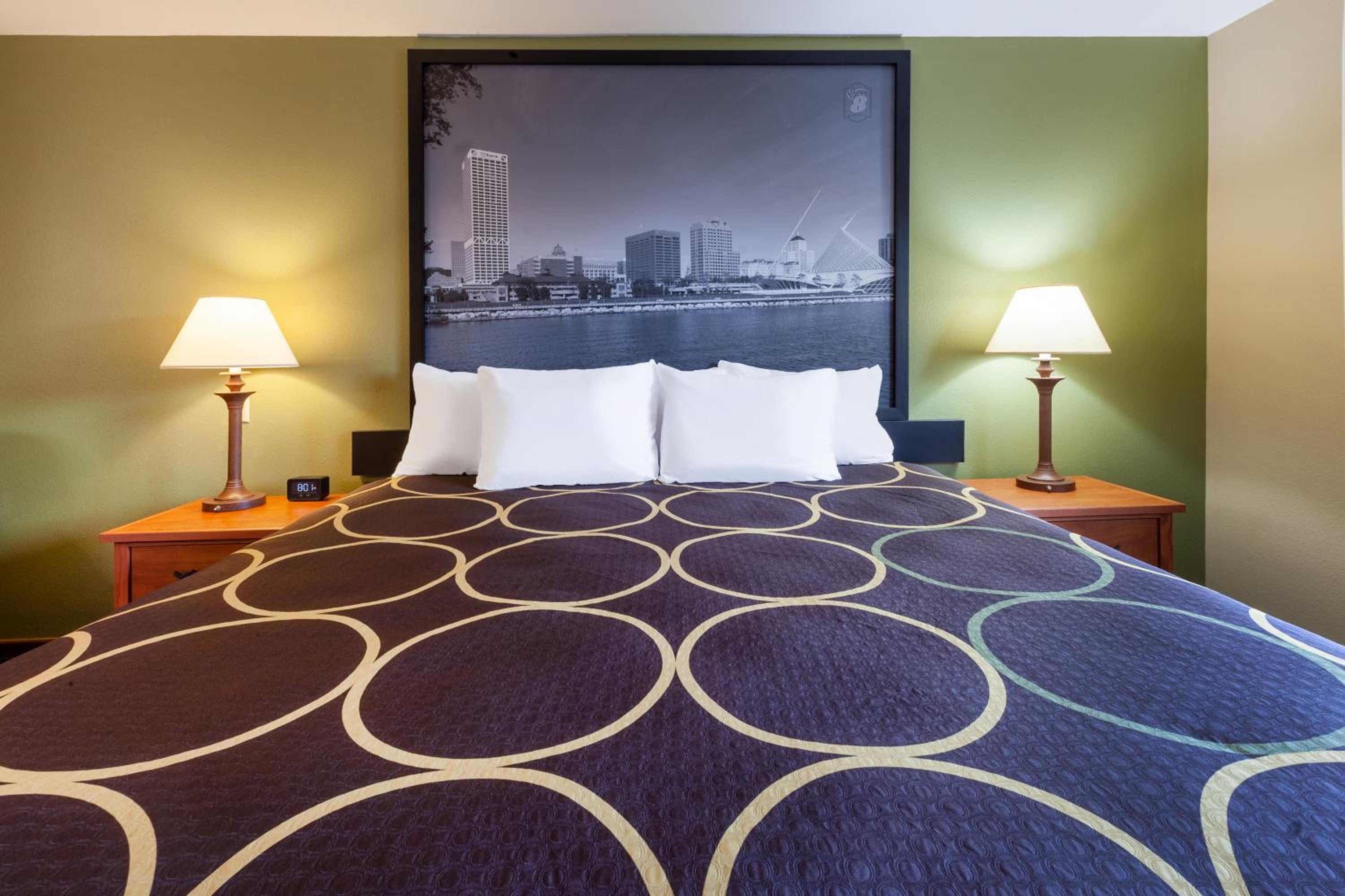 King Room - Non-Smoking - Photo 2