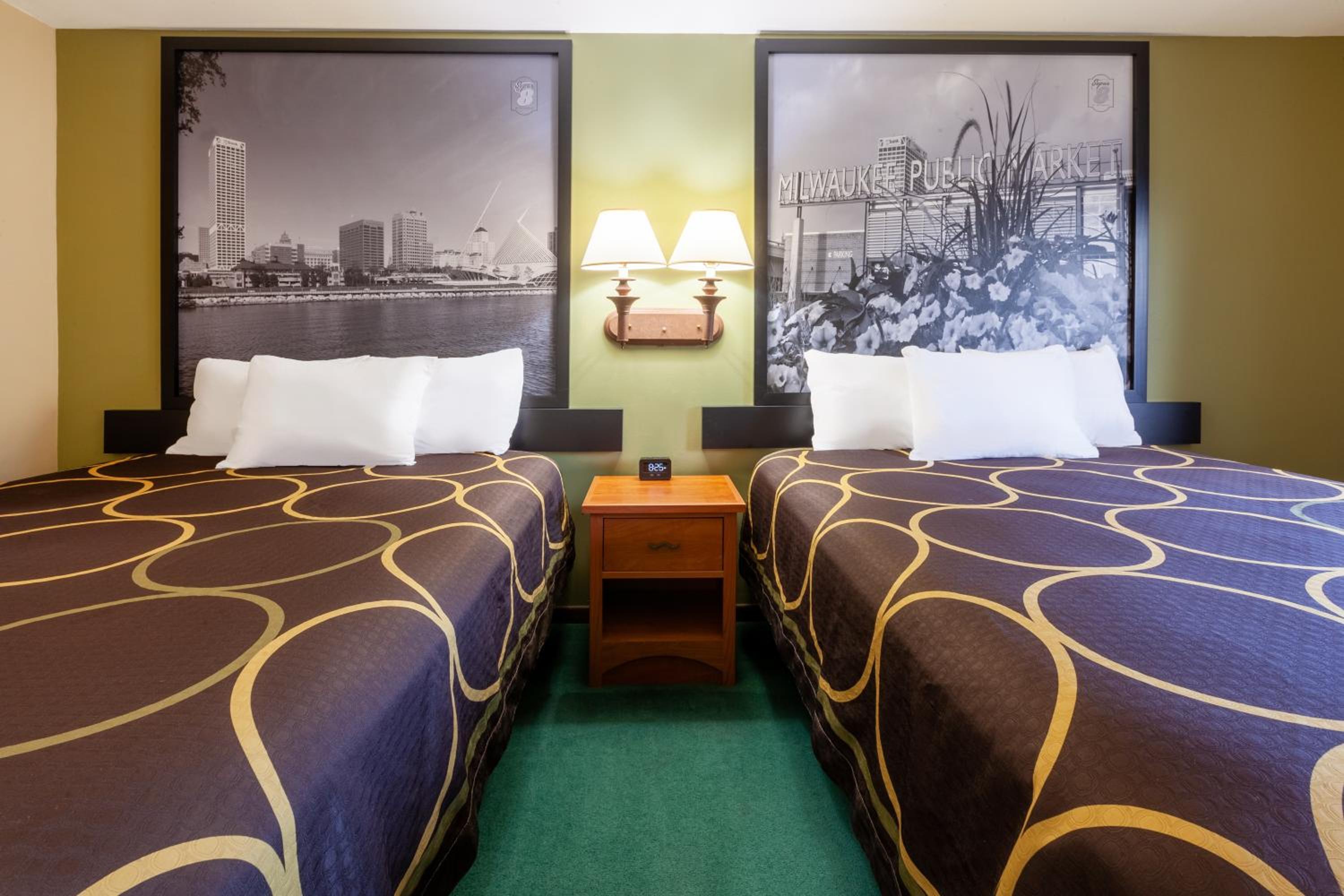 Queen Room With Two Queen Beds - Non-Smoking - Photo 2
