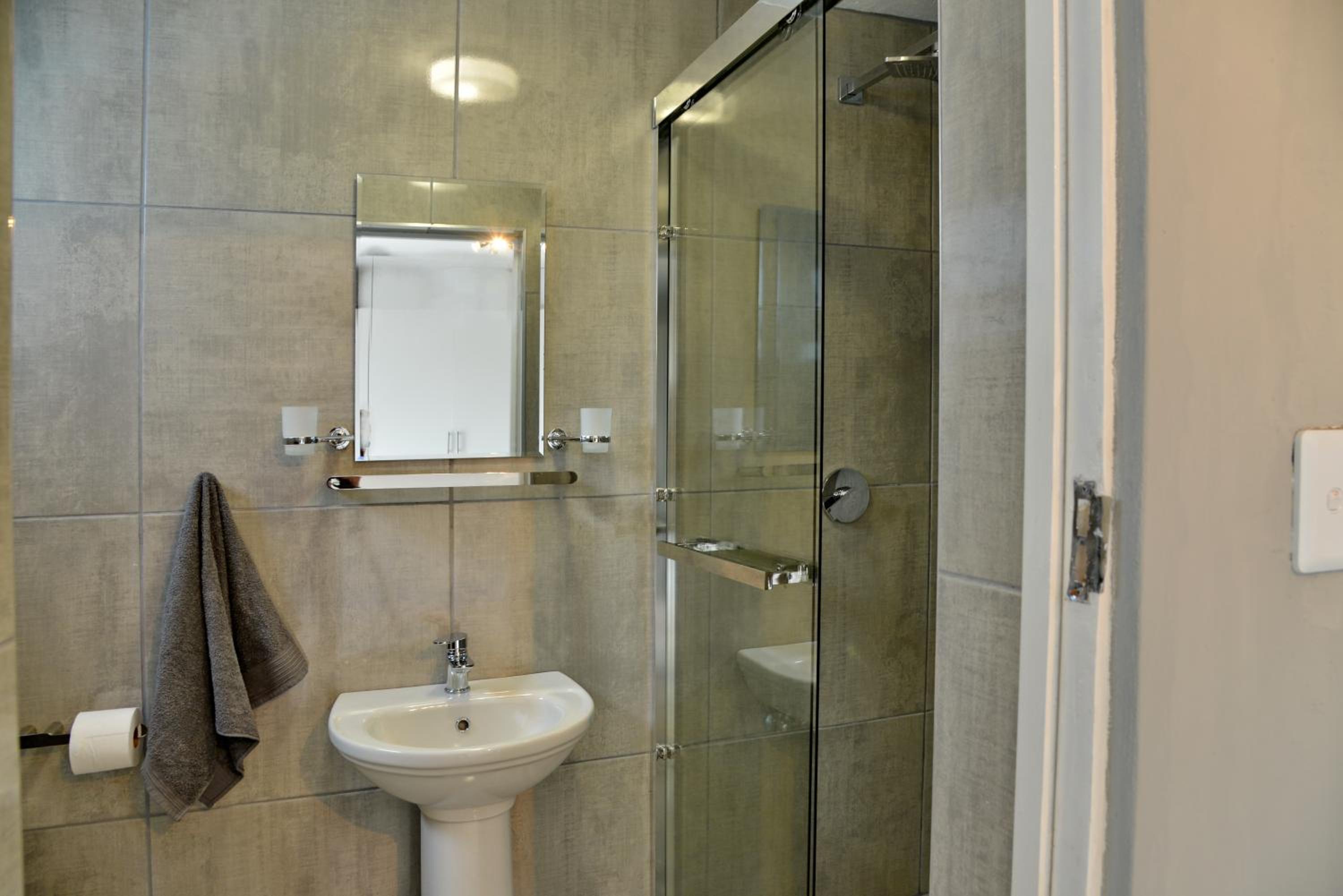 Standard Queen Room - Photo 3