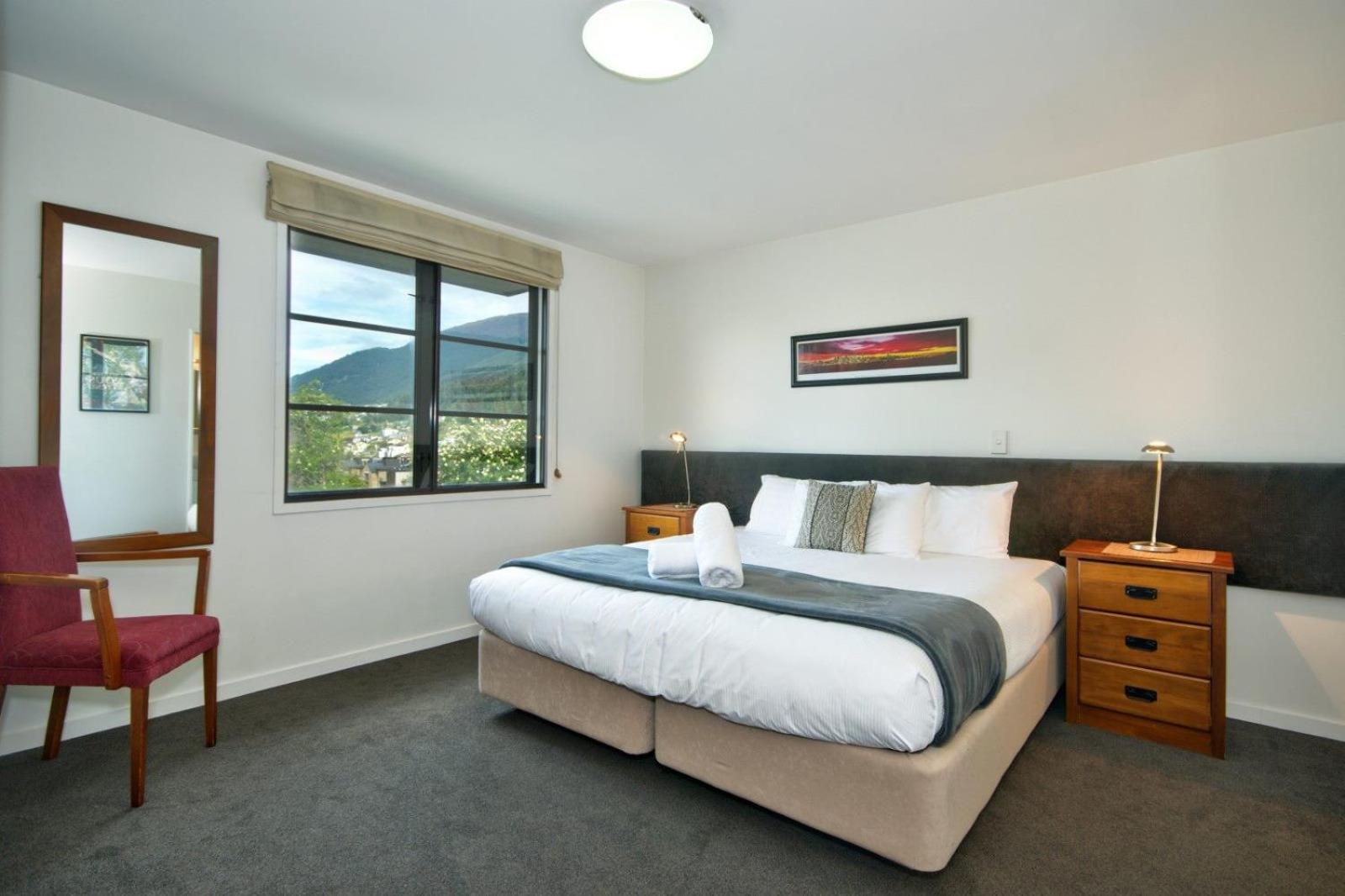 Executive Three-Bedroom Two-Bathroom Apartment with Access To Courtyard photo 1