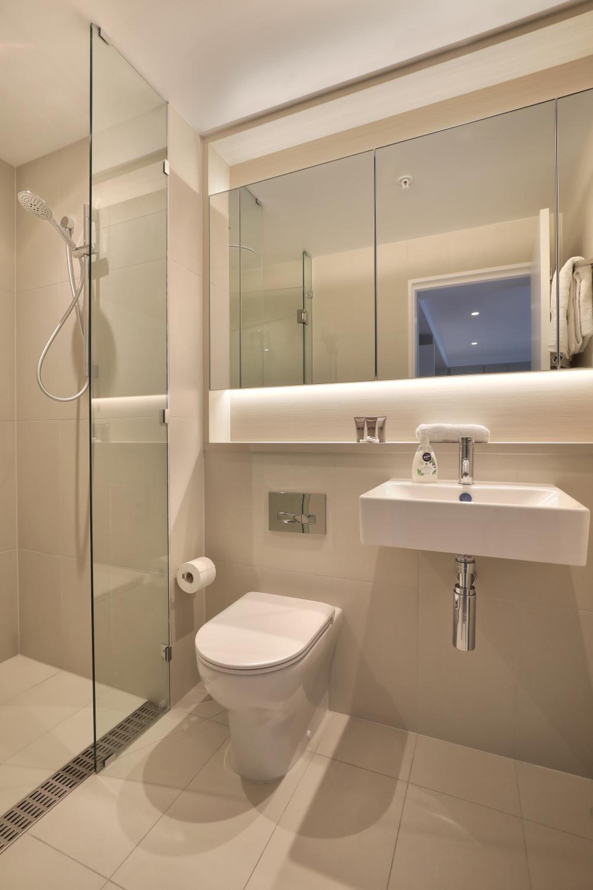 Two Bedroom Two Bathroom City View Apartment photo 3