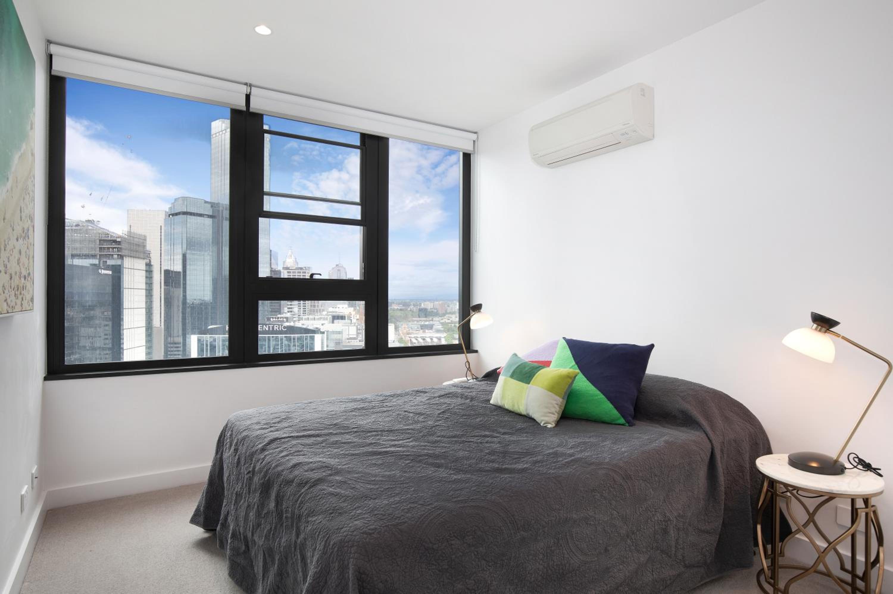 Two Bedroom Two Bathroom City View Apartment photo 2