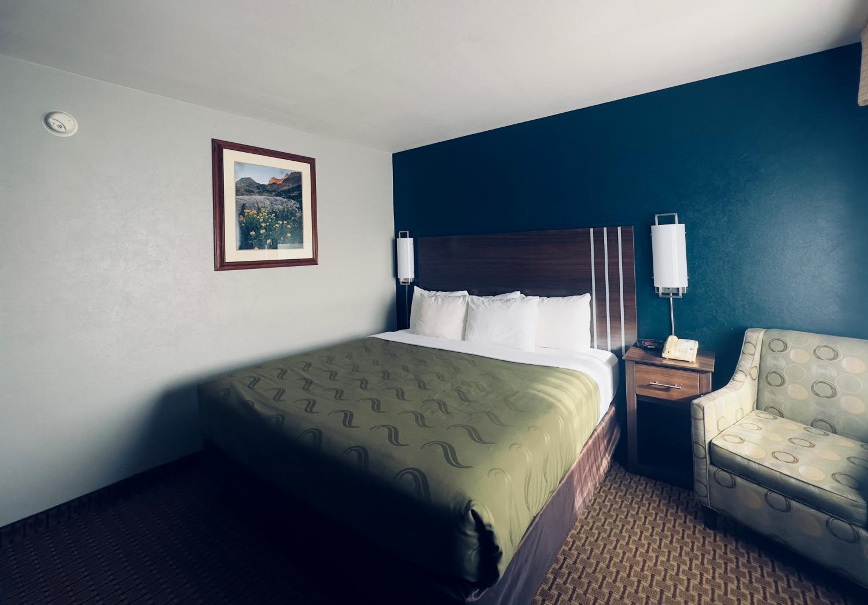 Standard King Room photo 3