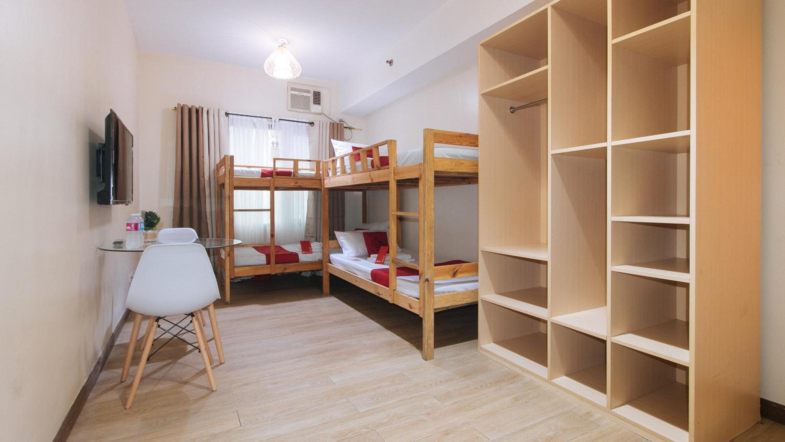 Mixed Dormitory Room