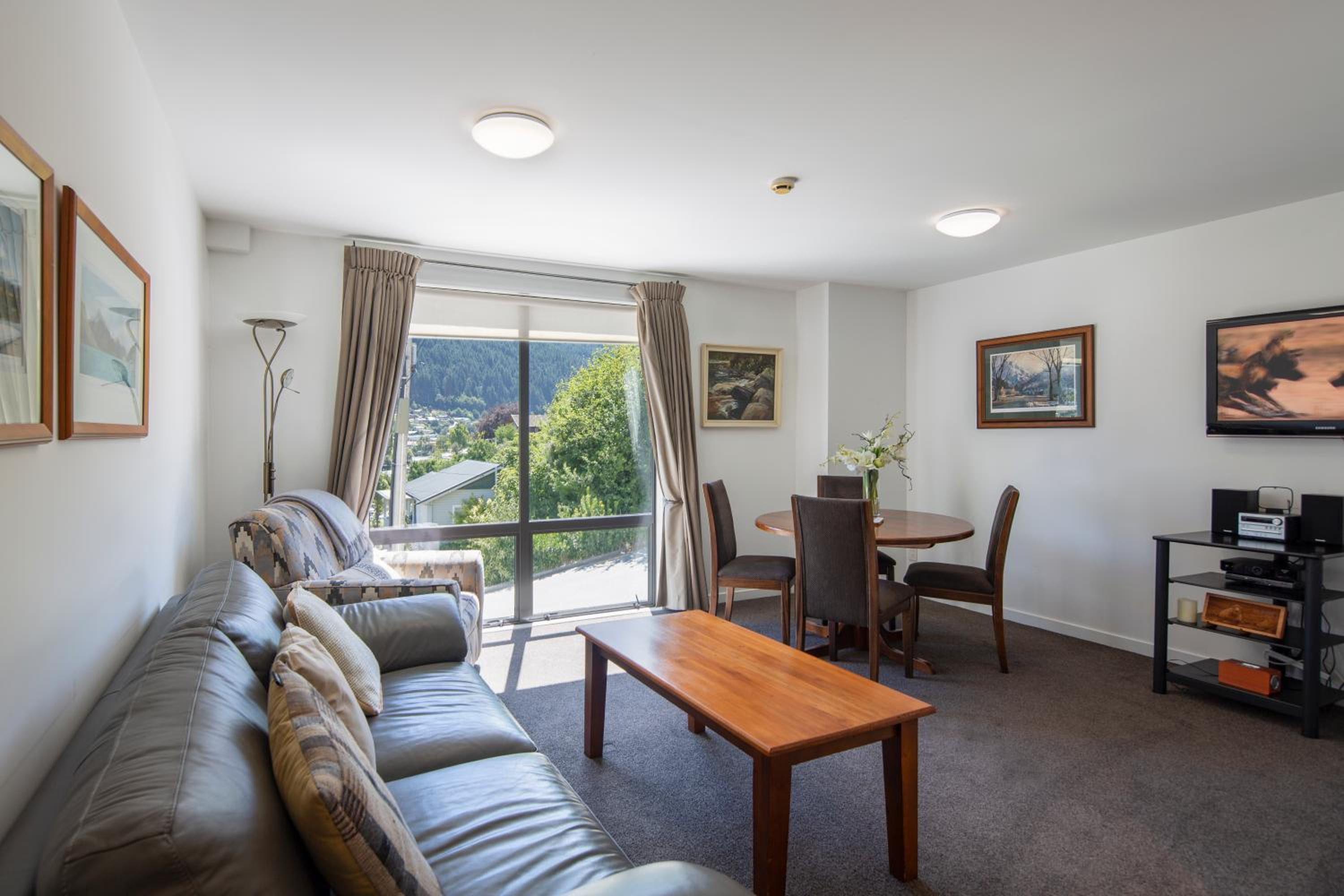 One-Bedroom Apartment with Courtyard, photo 7