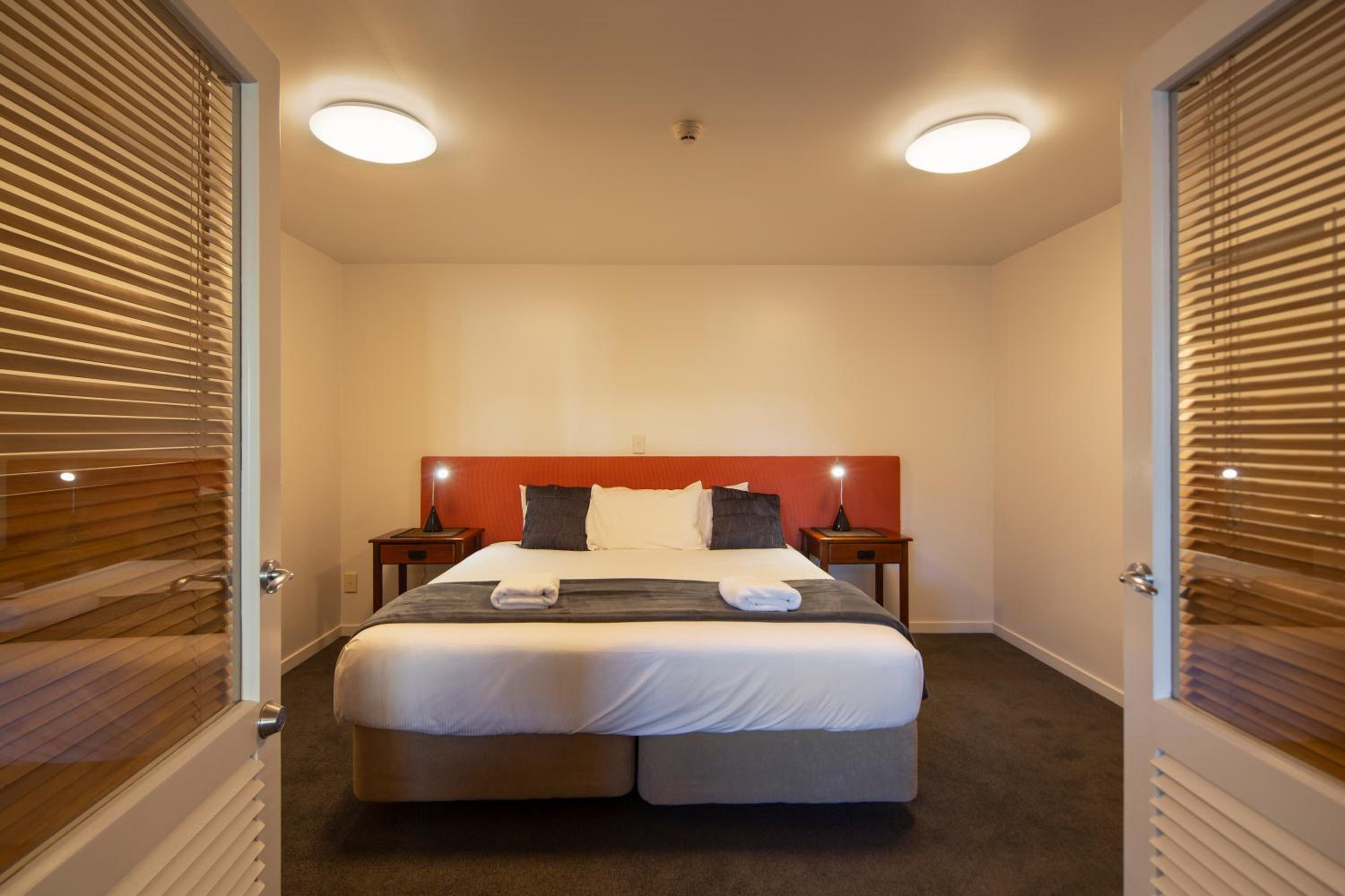 Three-Bedroom Apartment with Courtyard